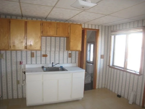 1 bed, 1 bath apartment for rent at 113 Pleasant St Unit 3, Gloucester — photo 2 of 8
