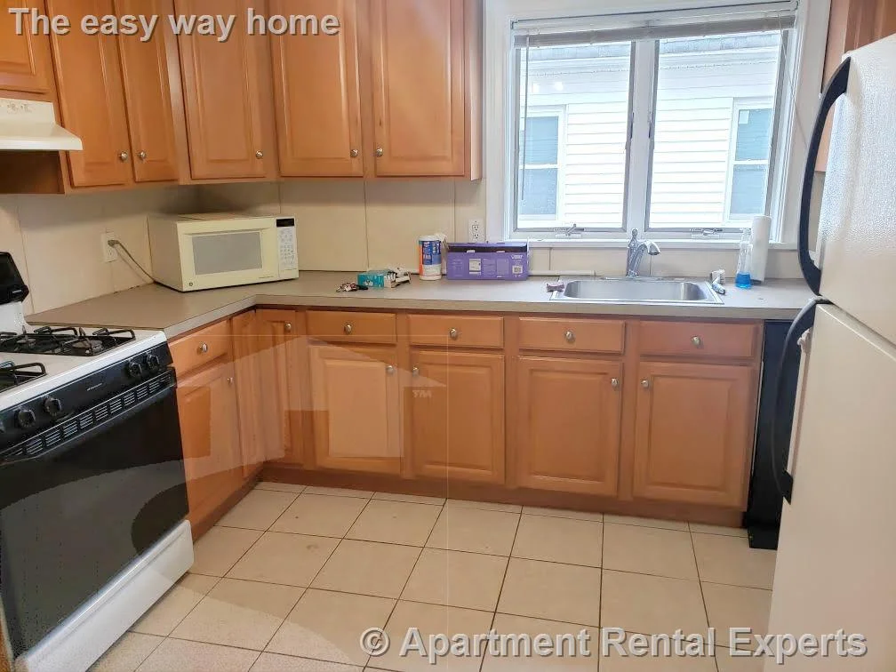 3 bed, 1 bath apartment for rent at 113 Princeton St Unit 2, Tufts University — photo 3 of 17