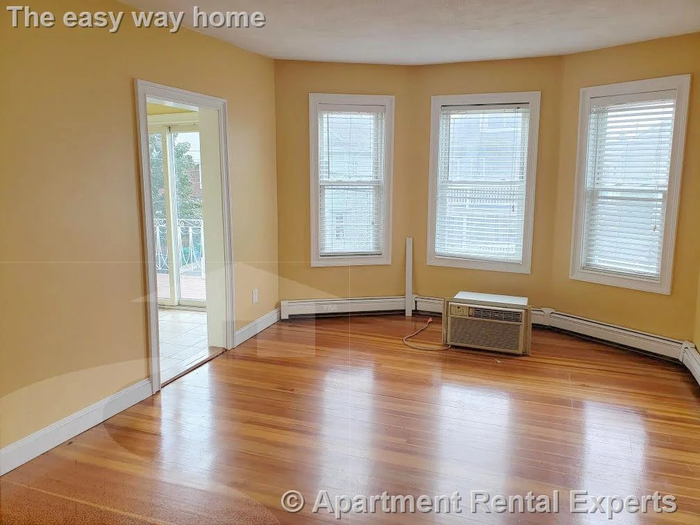 3 bed, 1 bath apartment for rent at 113 Princeton St Unit 2, Tufts University — photo 4 of 17