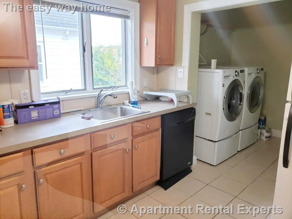 3 bed, 1 bath apartment for rent at 113 Princeton St Unit 2, Tufts University — photo 2 of 17