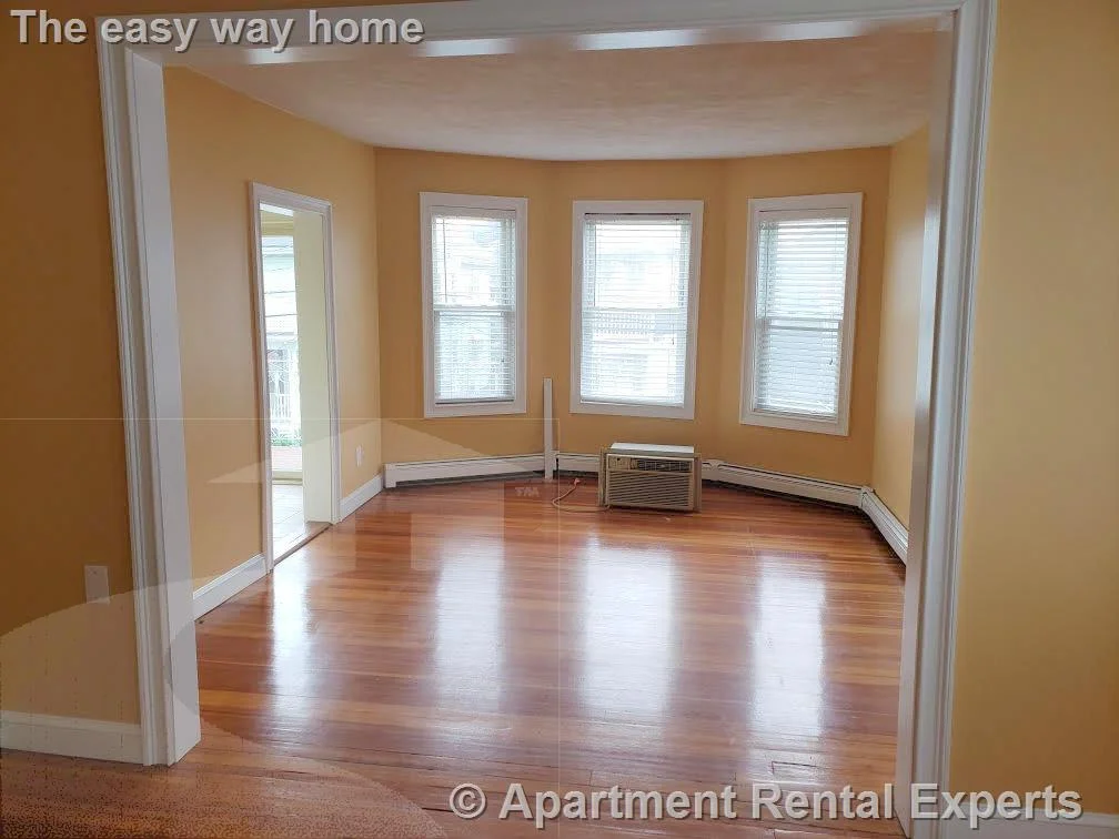 3 bed, 1 bath apartment for rent at 113 Princeton St Unit 2, Tufts University — photo 5 of 17