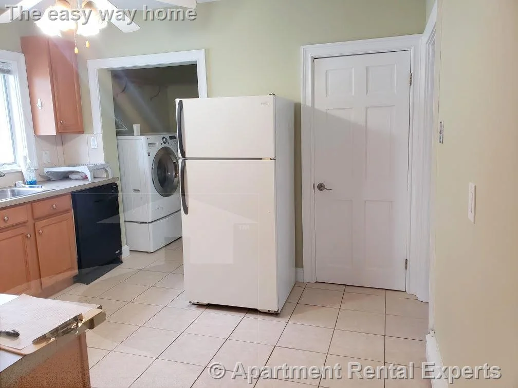 3 bed, 1 bath apartment for rent at 113 Princeton St Unit 2, Tufts University — photo 14 of 17