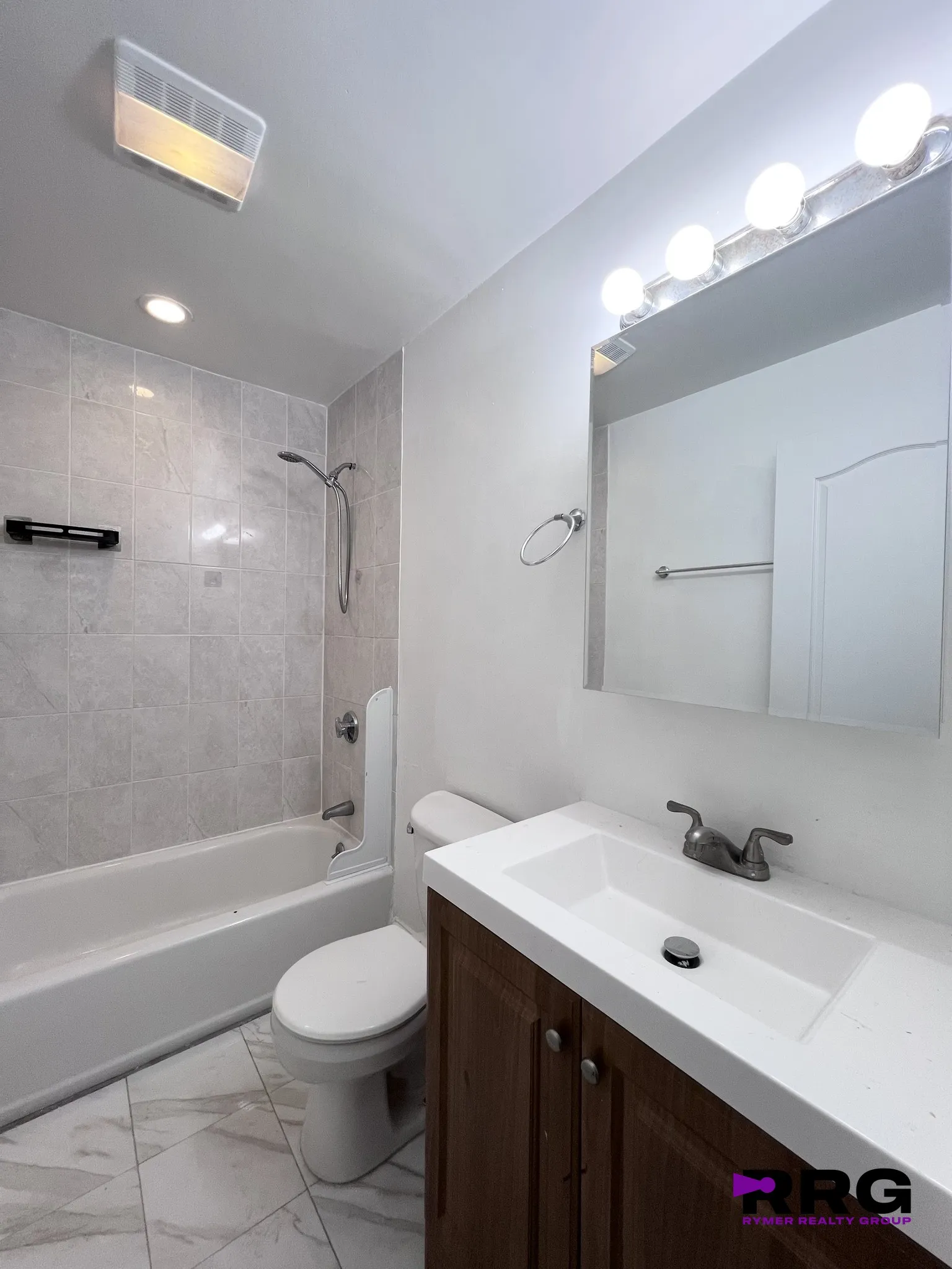 3 bed, 1 bath apartment for rent at 1130 Commonwealth Ave Unit 2, Allston — photo 2 of 19