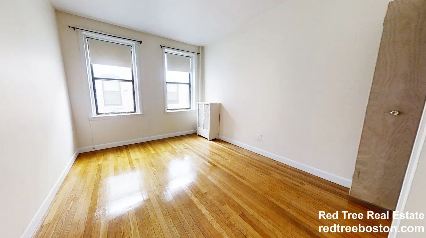 2 bed, 1 bath apartment for rent at 1131 Commonwealth Ave Unit 1, Allston — photo 4 of 10