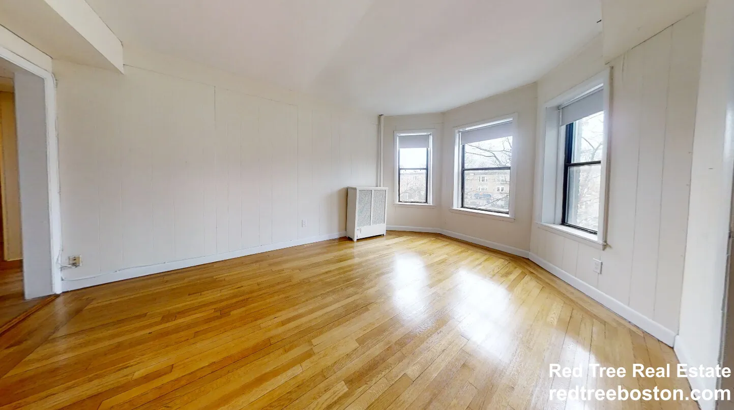 2 bed, 1 bath apartment for rent at 1131 Commonwealth Ave Unit 1, Allston — photo 2 of 10