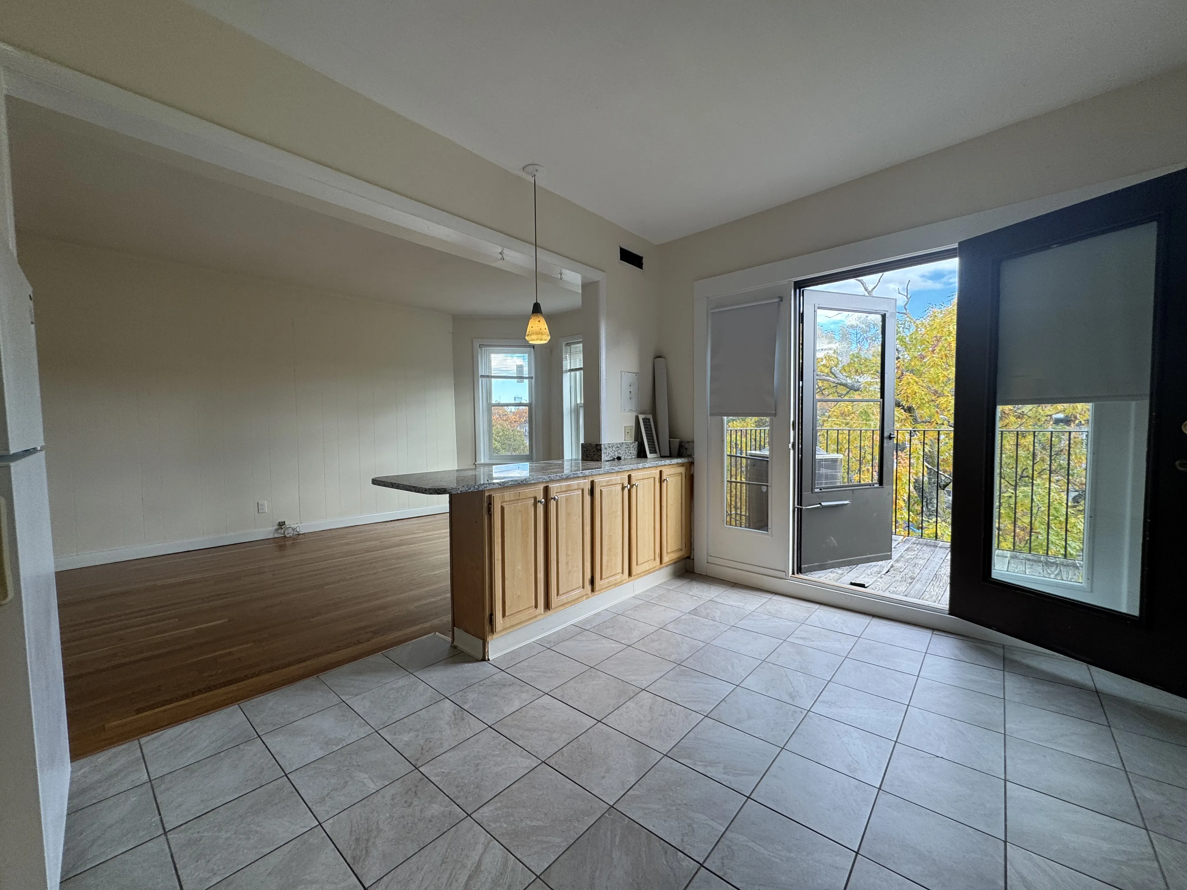 3 bed, 1.5 bath apartment for rent at 1131 Commonwealth Ave Unit 1131-3, Allston — photo 2 of 17