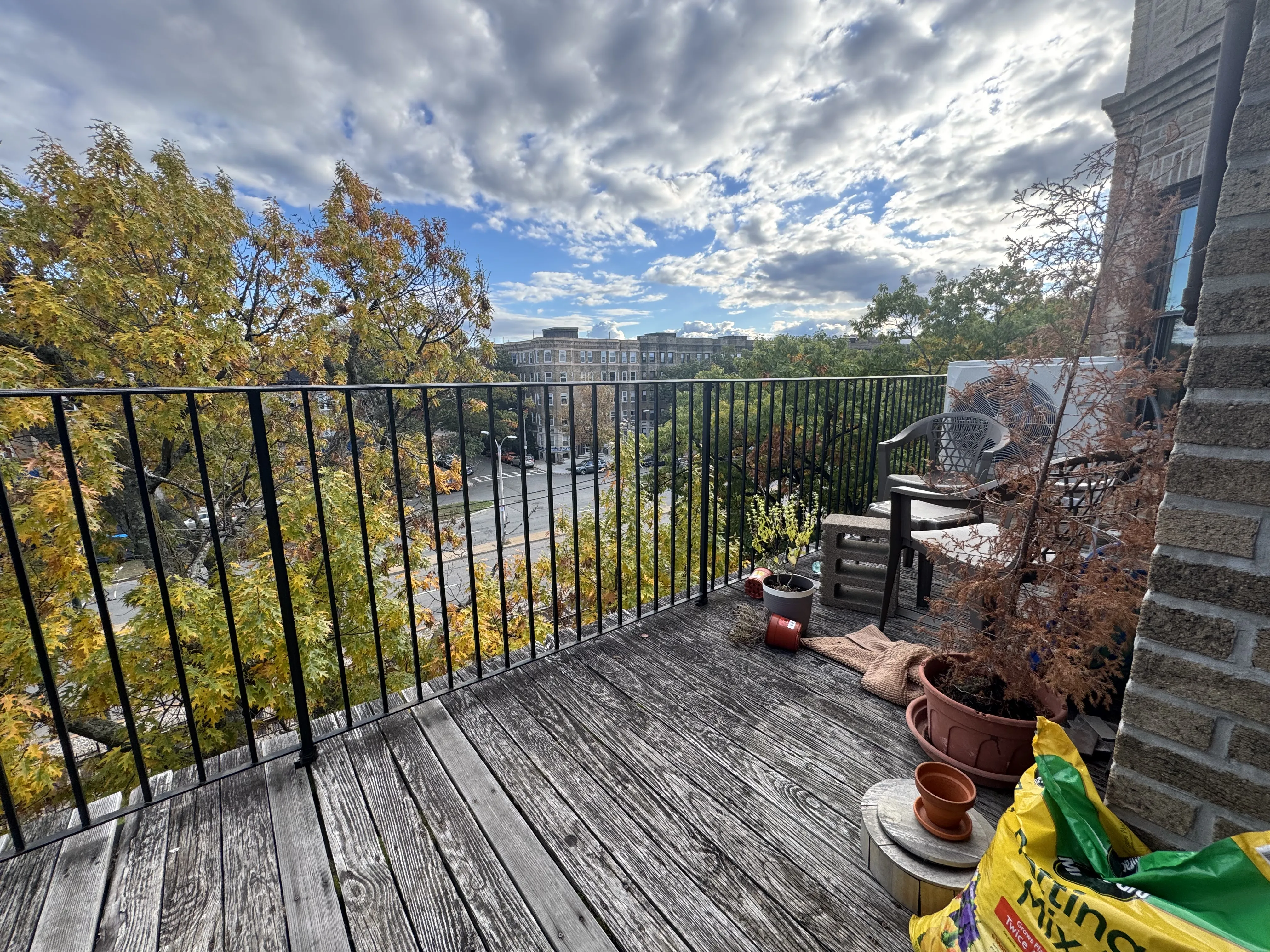 3 bed, 1.5 bath apartment for rent at 1131 Commonwealth Ave Unit 1131-3, Allston — photo 3 of 17