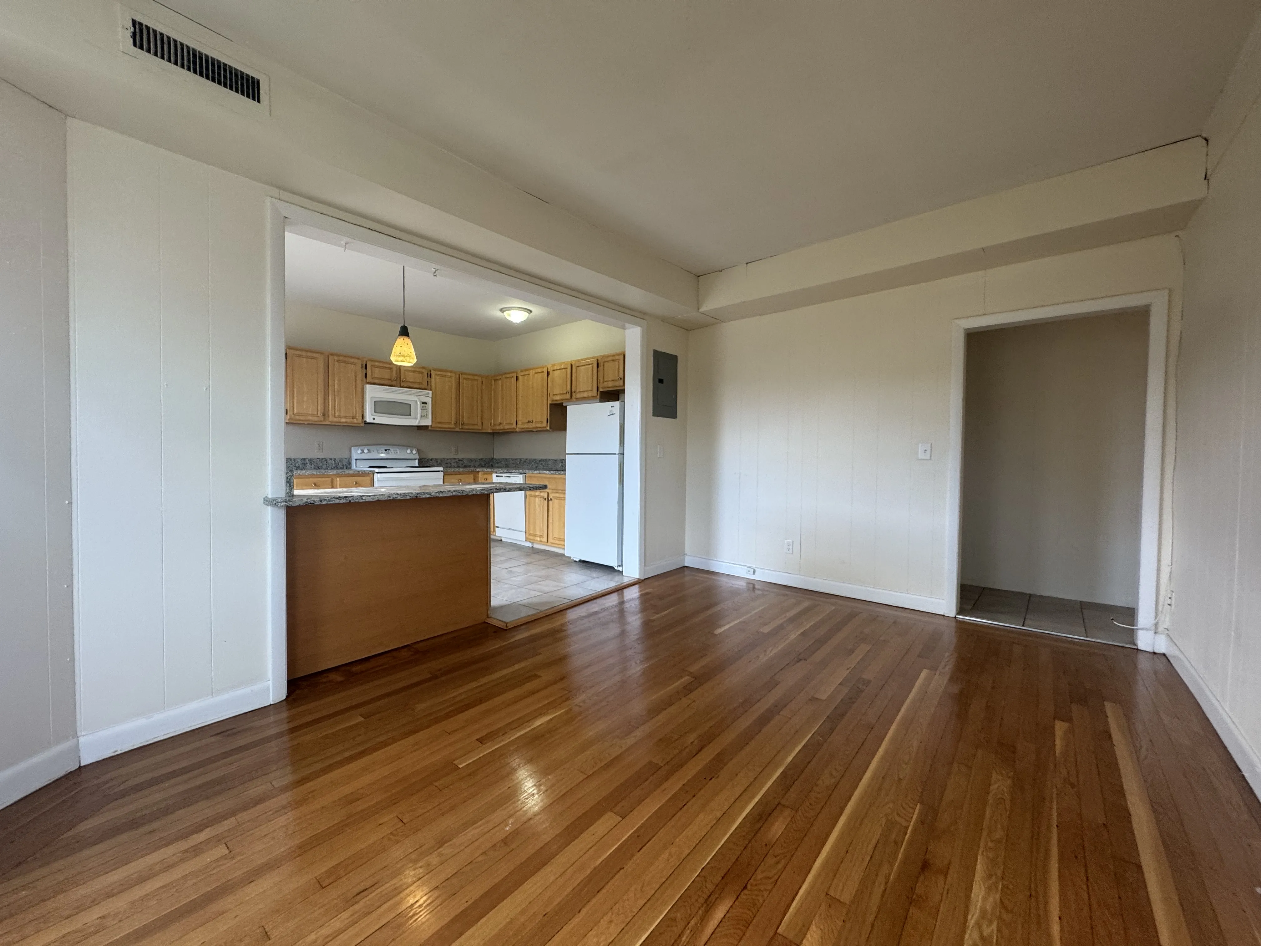 3 bed, 1.5 bath apartment for rent at 1131 Commonwealth Ave Unit 1131-3, Allston — photo 7 of 17