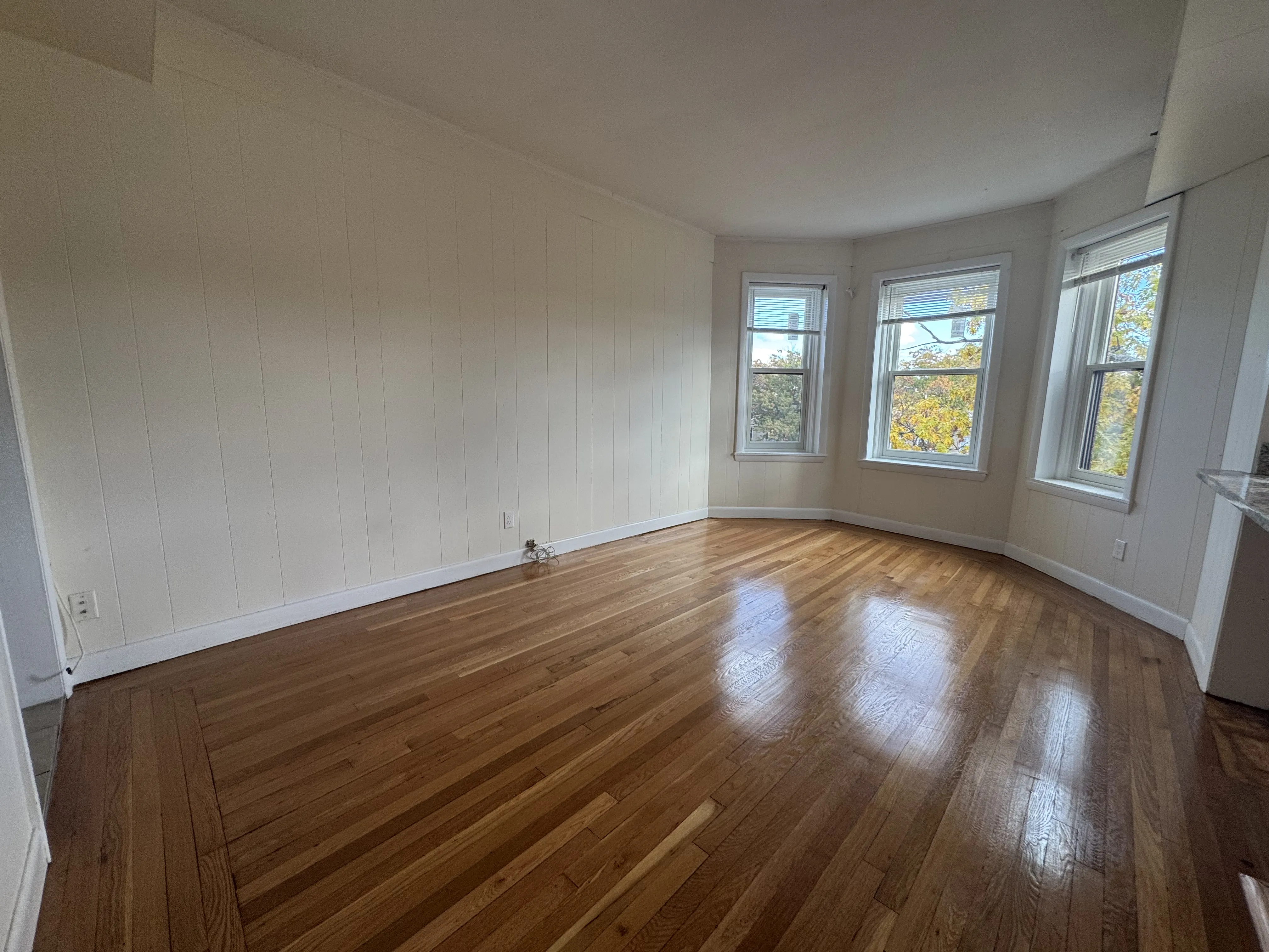 3 bed, 1.5 bath apartment for rent at 1131 Commonwealth Ave Unit 1131-3, Allston — photo 5 of 17