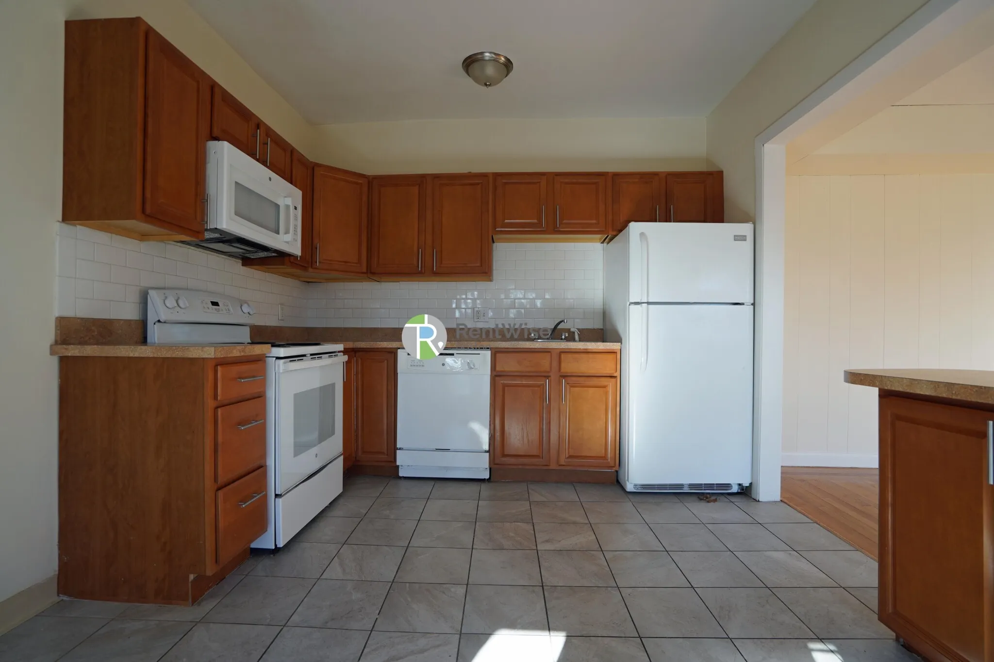 3 bed, 1.5 bath apartment for rent at 1131 Commonwealth Ave Unit 5, Allston — photo 5 of 28