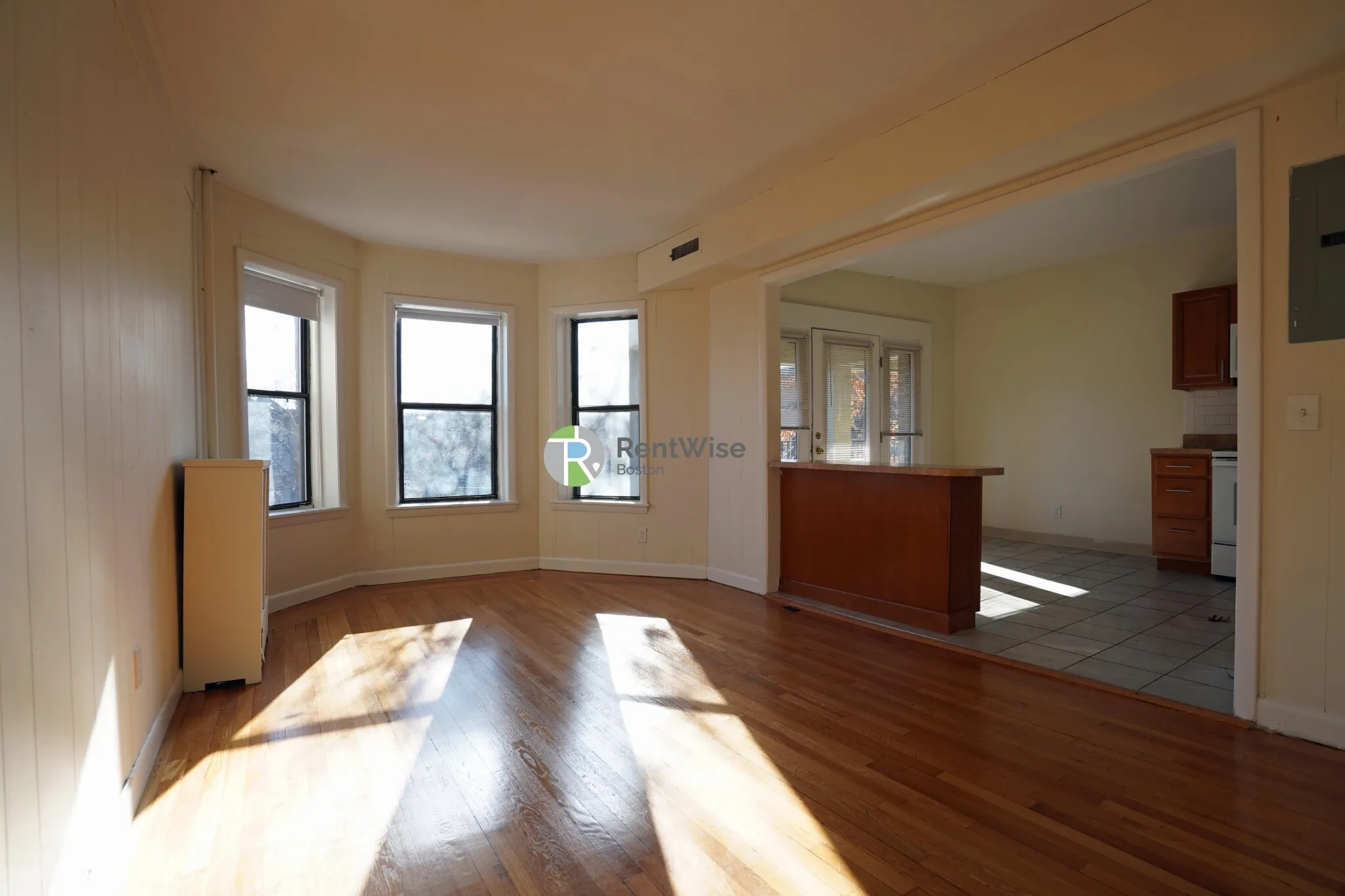 3 bed, 1.5 bath apartment for rent at 1131 Commonwealth Ave Unit 5, Allston — photo 2 of 28