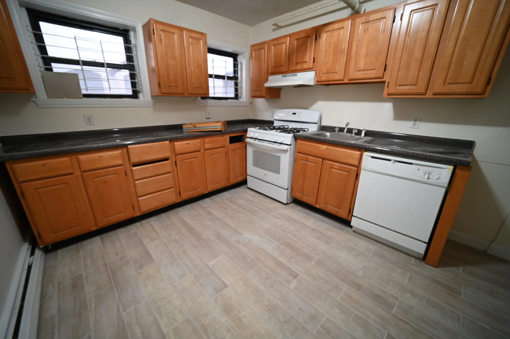 3 bed, 2 bath apartment for rent at 1131 Commonwealth Ave Unit A, Allston — photo 1 of 20