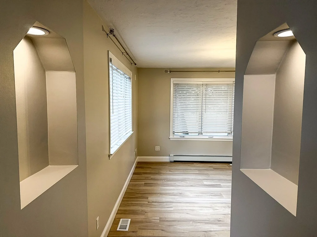 3 bed, 1 bath apartment for rent at 1132 W Boylston St Unit 1, Greendale — photo 4 of 41
