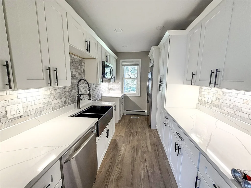 3 bed, 1 bath apartment for rent at 1132 W Boylston St Unit 1, Greendale — photo 2 of 41