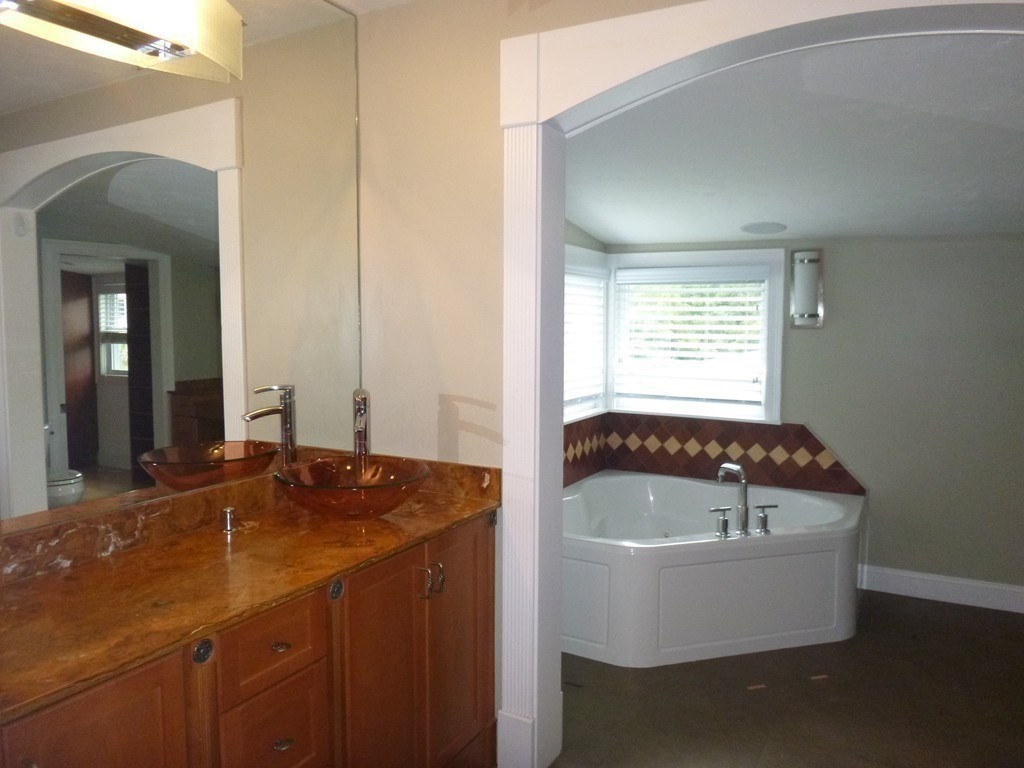 3 bed, 1 bath apartment for rent at 1132 West Boylston St Unit 1, Summit — photo 21 of 41