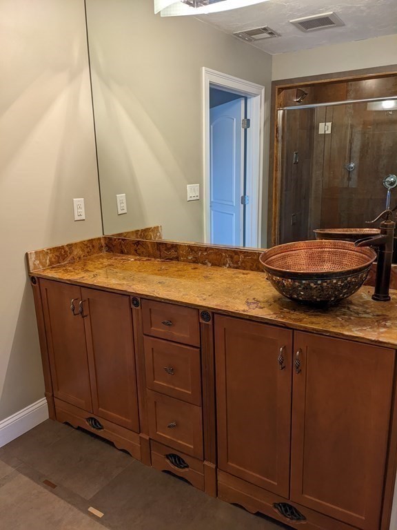 3 bed, 1 bath apartment for rent at 1132 West Boylston St Unit 1, Summit — photo 24 of 41
