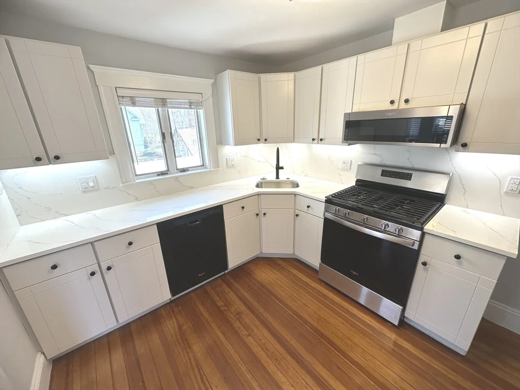2 bed, 1 bath apartment for rent at 1133 Beacon Unit 2, Newton — photo 1 of 14