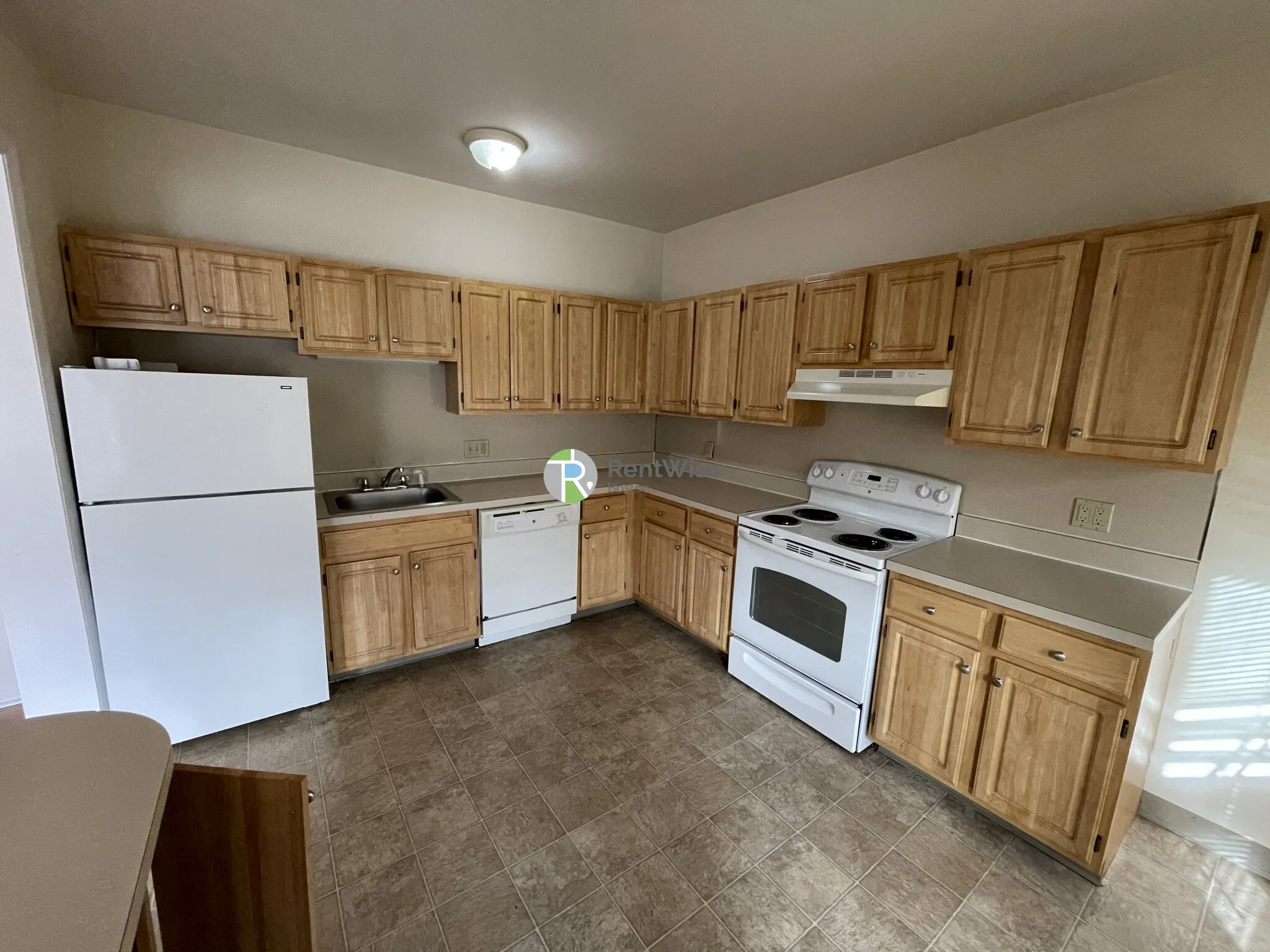 2 bed, 1 bath apartment for rent at 1133 Commonwealth Ave Unit 01, Brighton — photo 4 of 29