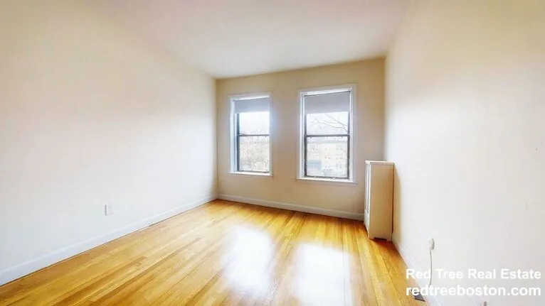 2 bed, 1 bath apartment for rent at 1133 Commonwealth Ave Unit 1, Brighton — photo 4 of 8