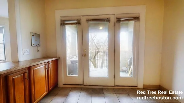 2 bed, 1 bath apartment for rent at 1133 Commonwealth Ave Unit 1, Brighton — photo 2 of 8
