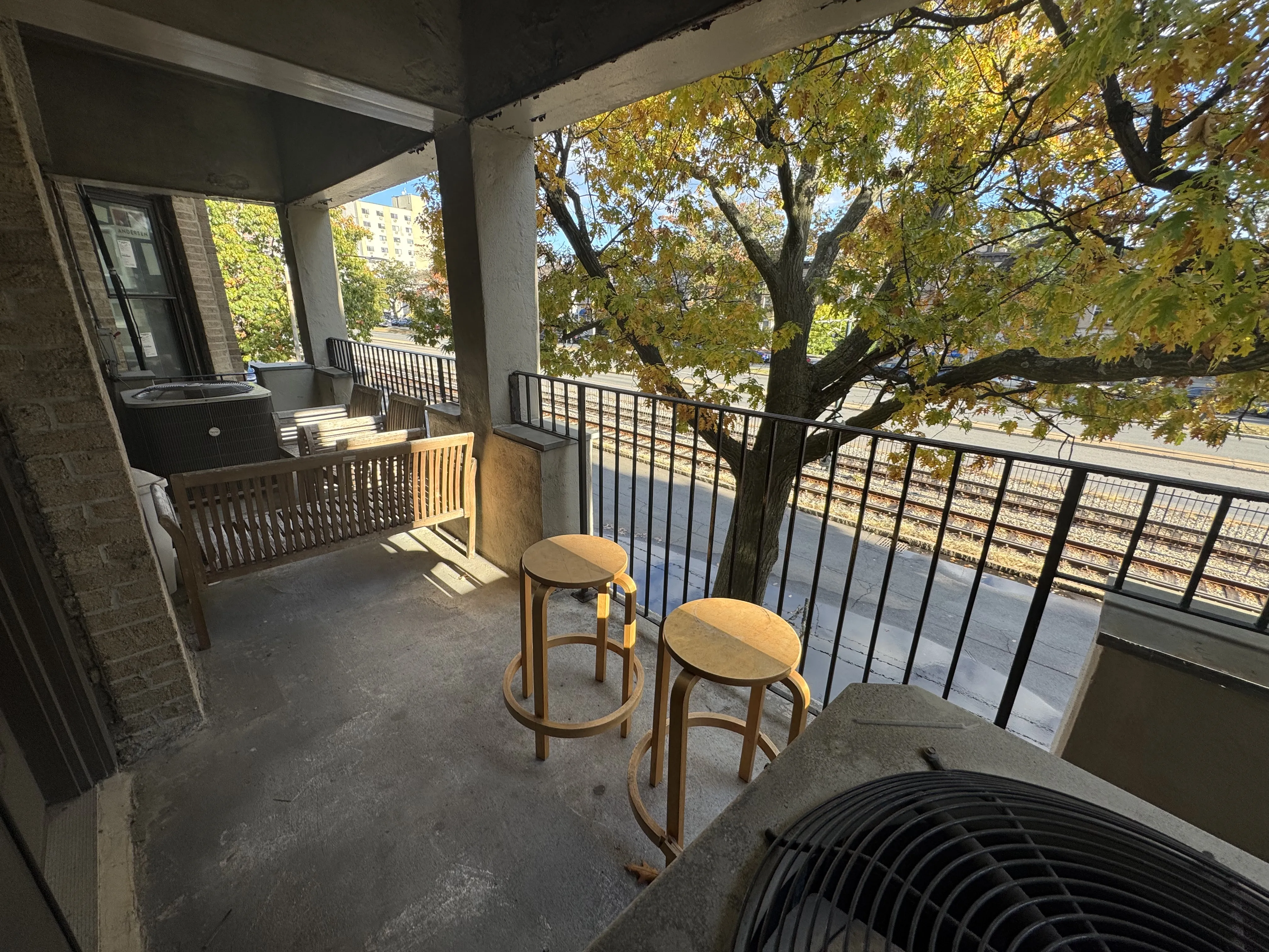 3 bed, 1.5 bath apartment for rent at 1133 Commonwealth Ave Unit 1133-3, Brighton — photo 3 of 16