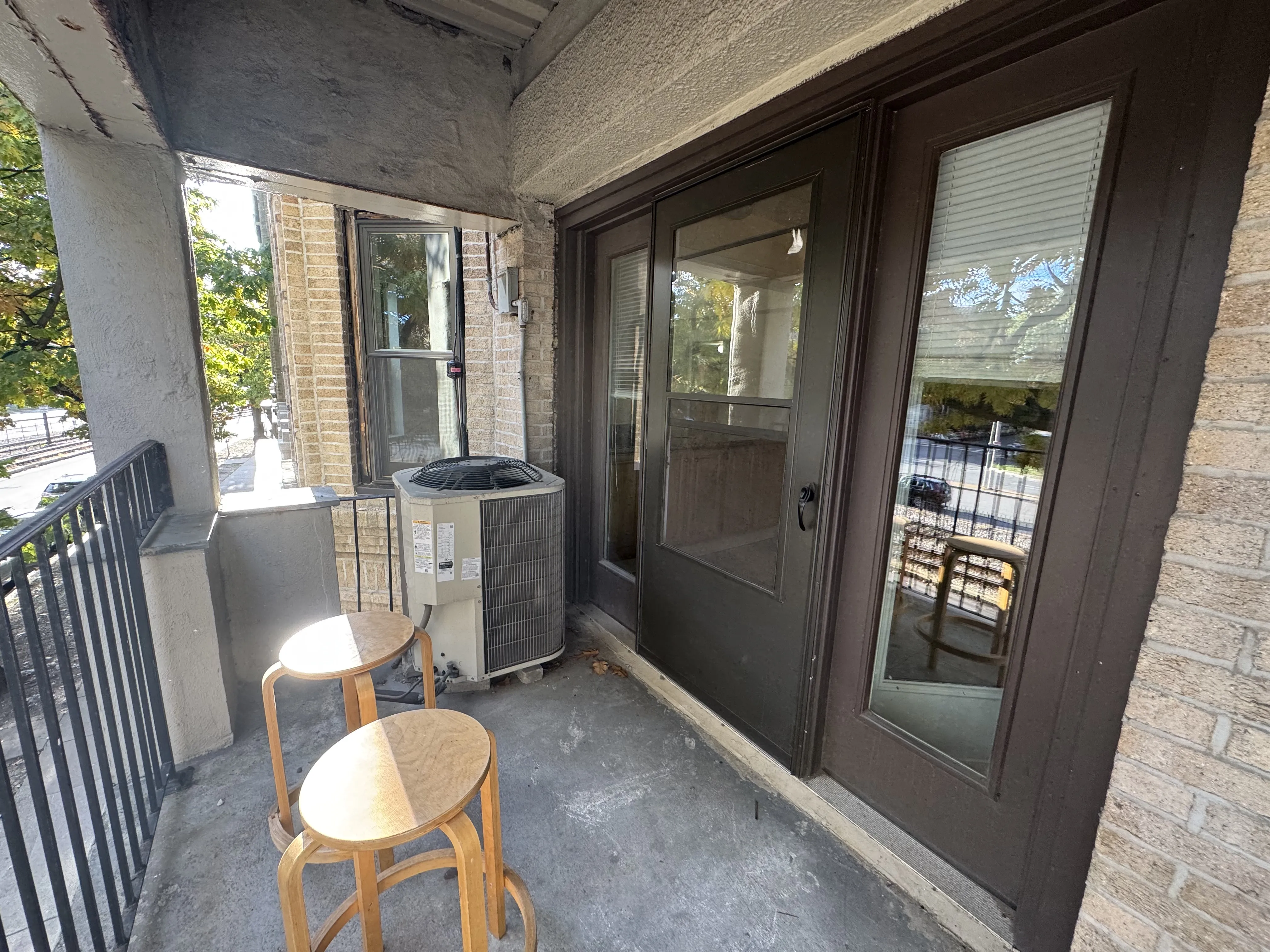 3 bed, 1.5 bath apartment for rent at 1133 Commonwealth Ave Unit 1133-3, Brighton — photo 4 of 16