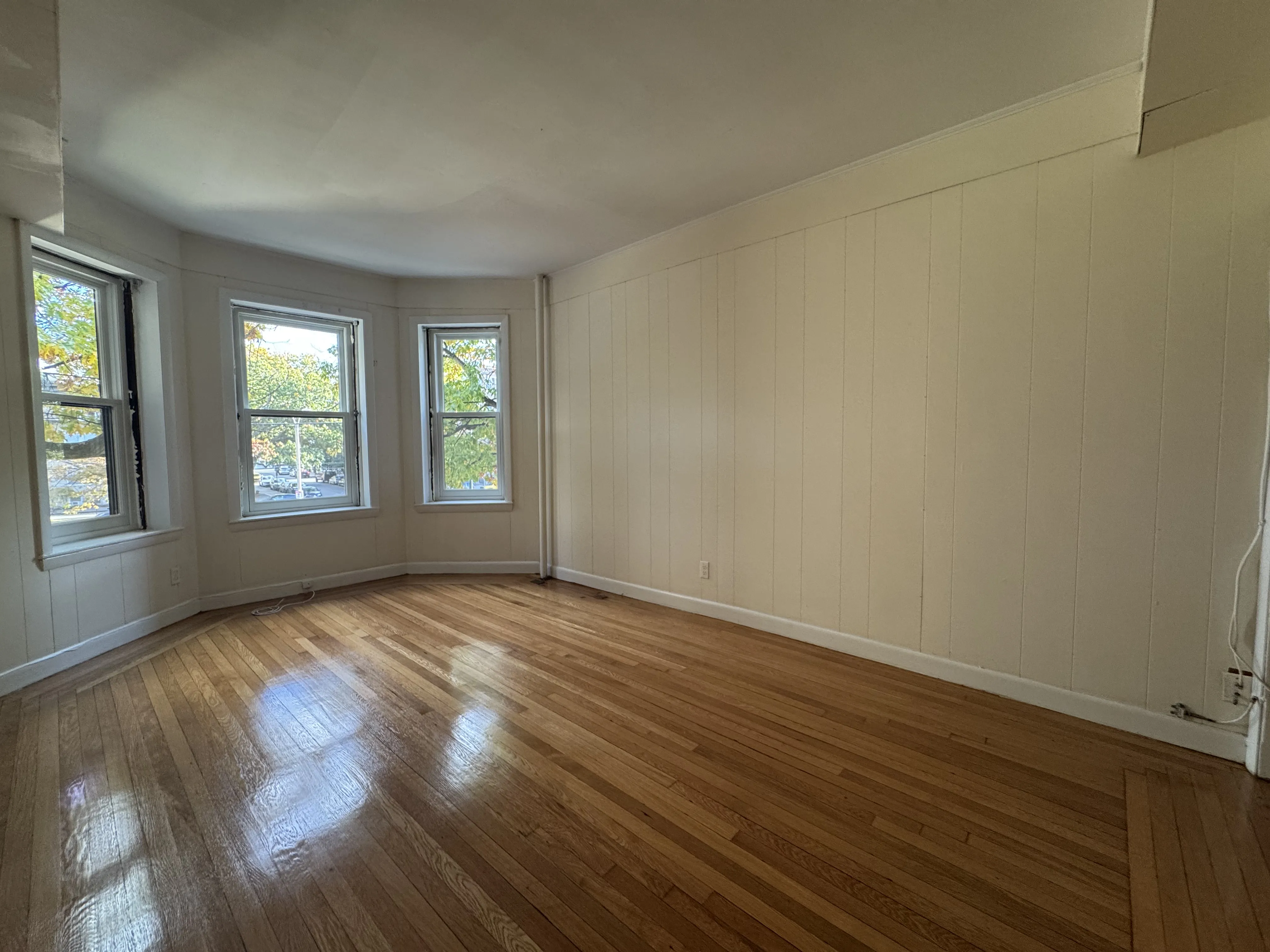 3 bed, 1.5 bath apartment for rent at 1133 Commonwealth Ave Unit 1133-3, Brighton — photo 5 of 16