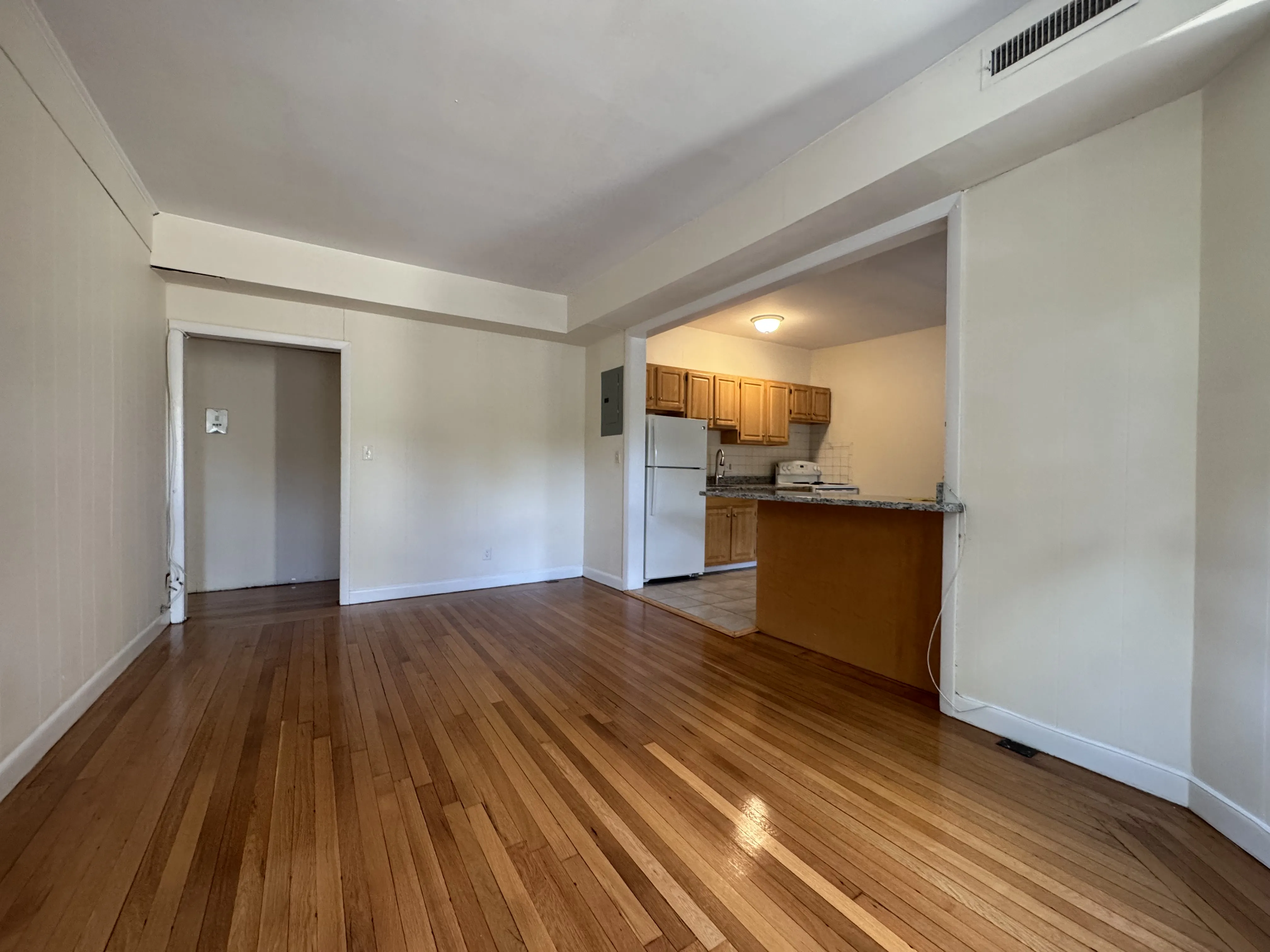 3 bed, 1.5 bath apartment for rent at 1133 Commonwealth Ave Unit 1133-3, Brighton — photo 6 of 16