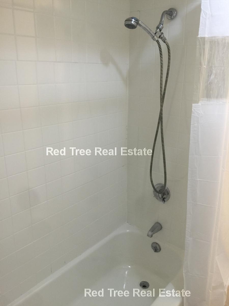 3 bed, 1.5 bath apartment for rent at 1133 Commonwealth Ave Unit 3, Allston — photo 7 of 9
