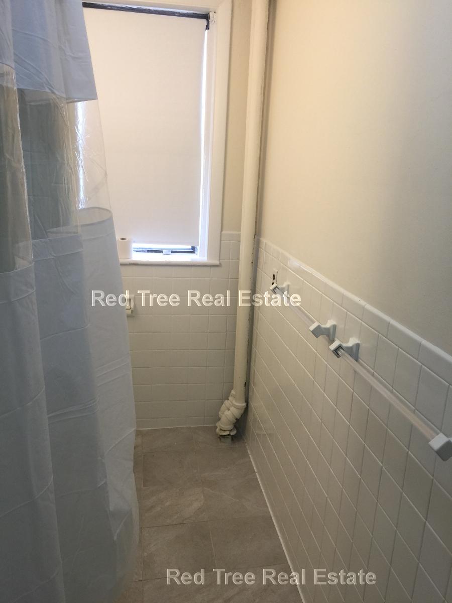 3 bed, 1.5 bath apartment for rent at 1133 Commonwealth Ave Unit 3, Allston — photo 6 of 9
