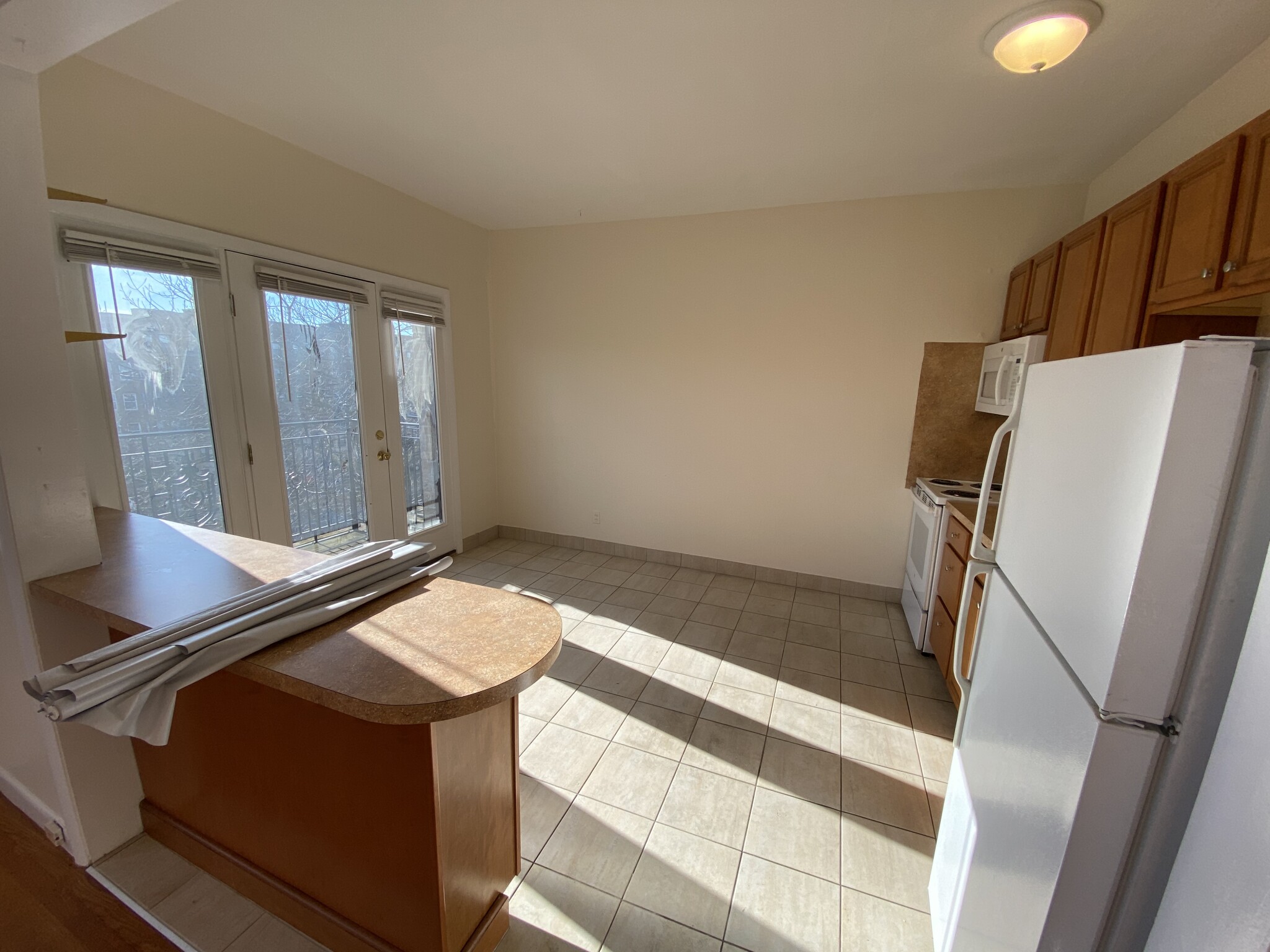 3 bed, 1.5 bath apartment for rent at 1133 Commonwealth Ave Unit 4, Allston — photo 2 of 33