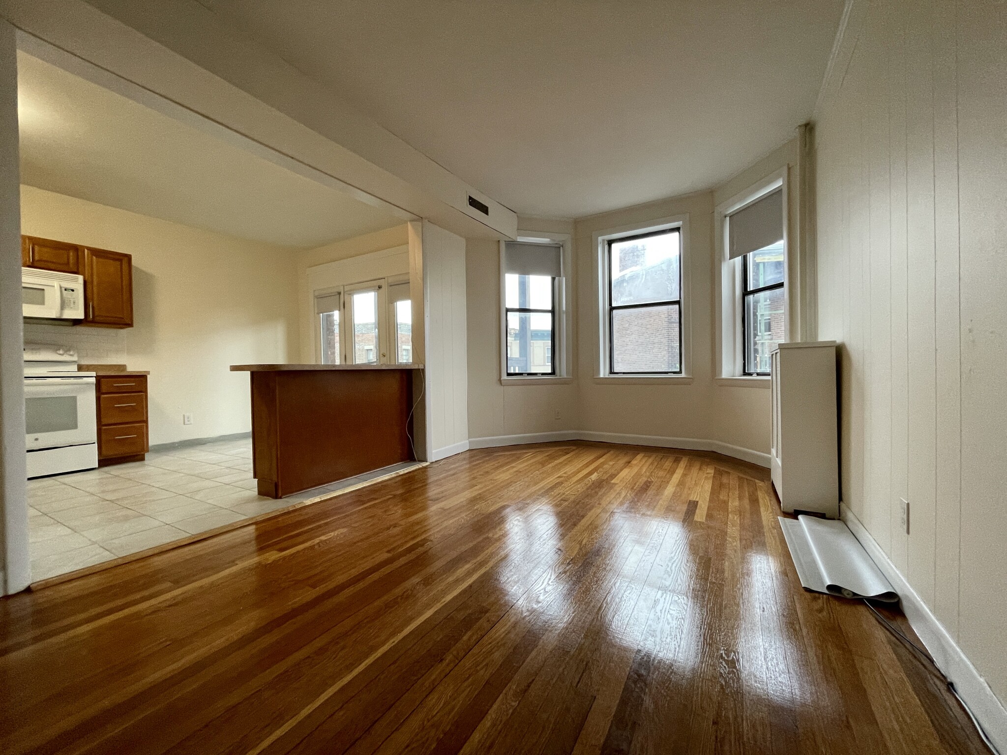 3 bed, 1.5 bath apartment for rent at 1133 Commonwealth Ave Unit 4, Allston — photo 25 of 33