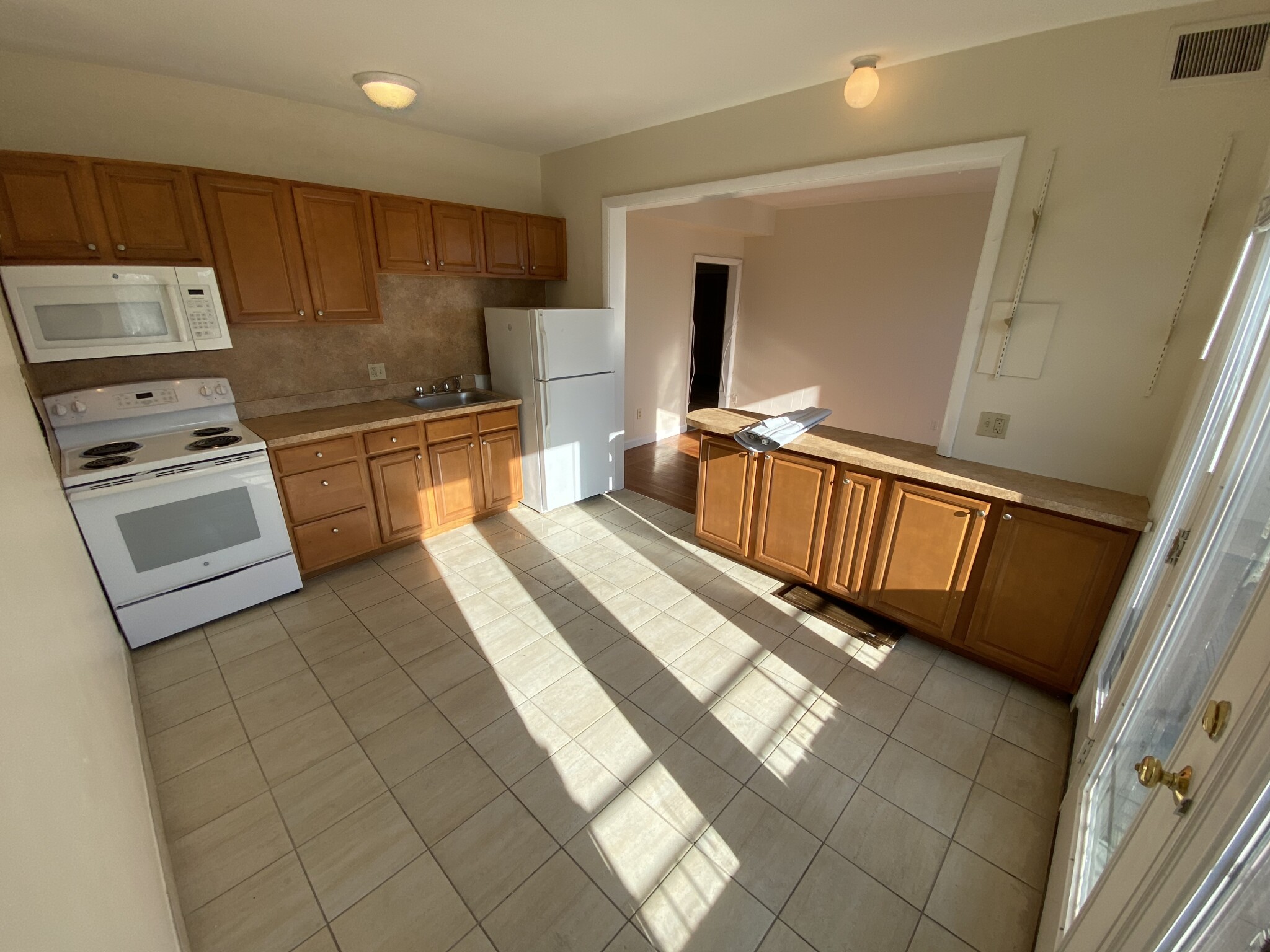 3 bed, 1.5 bath apartment for rent at 1133 Commonwealth Ave Unit 4, Allston