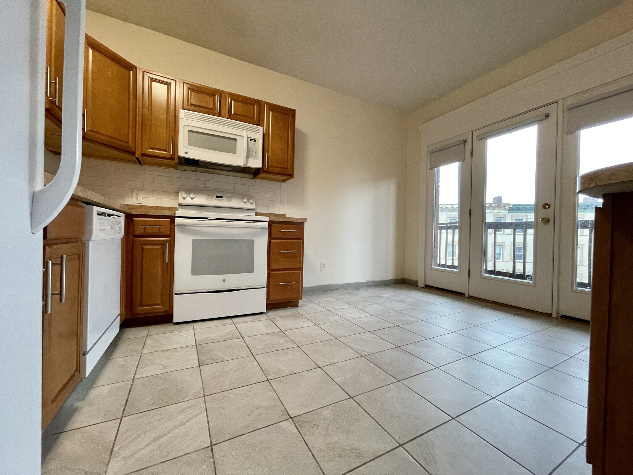 3 bed, 1.5 bath apartment for rent at 1133 Commonwealth Ave Unit 4, Allston — photo 29 of 33