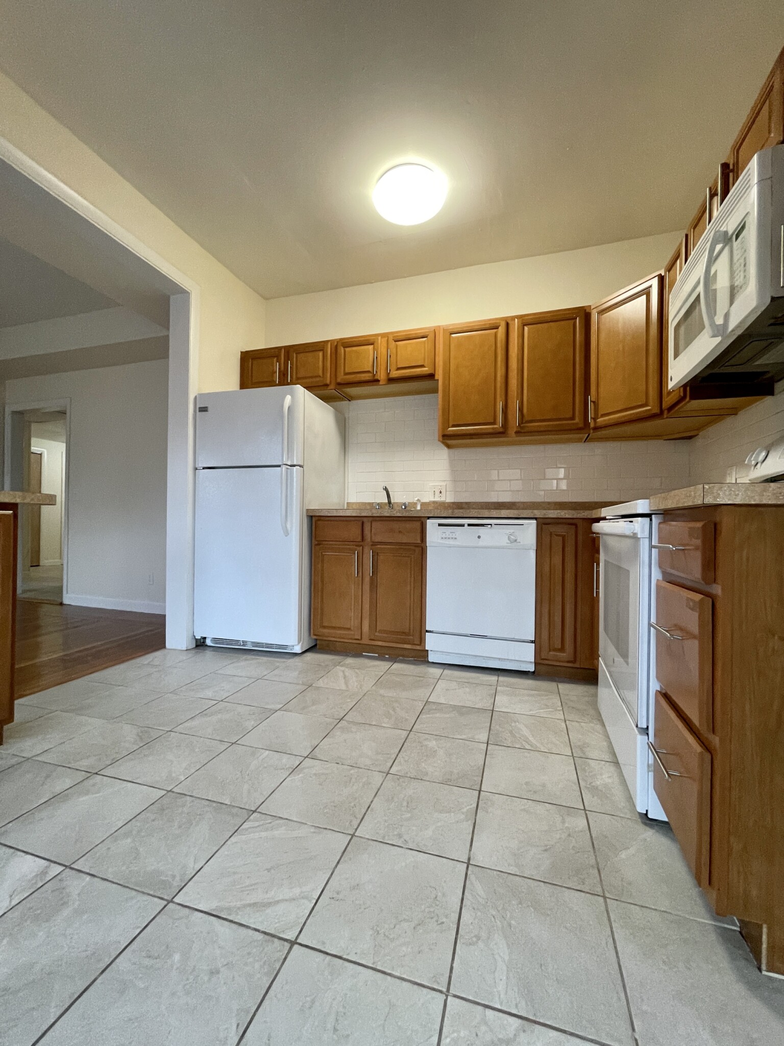3 bed, 1.5 bath apartment for rent at 1133 Commonwealth Ave Unit 4, Allston — photo 30 of 33