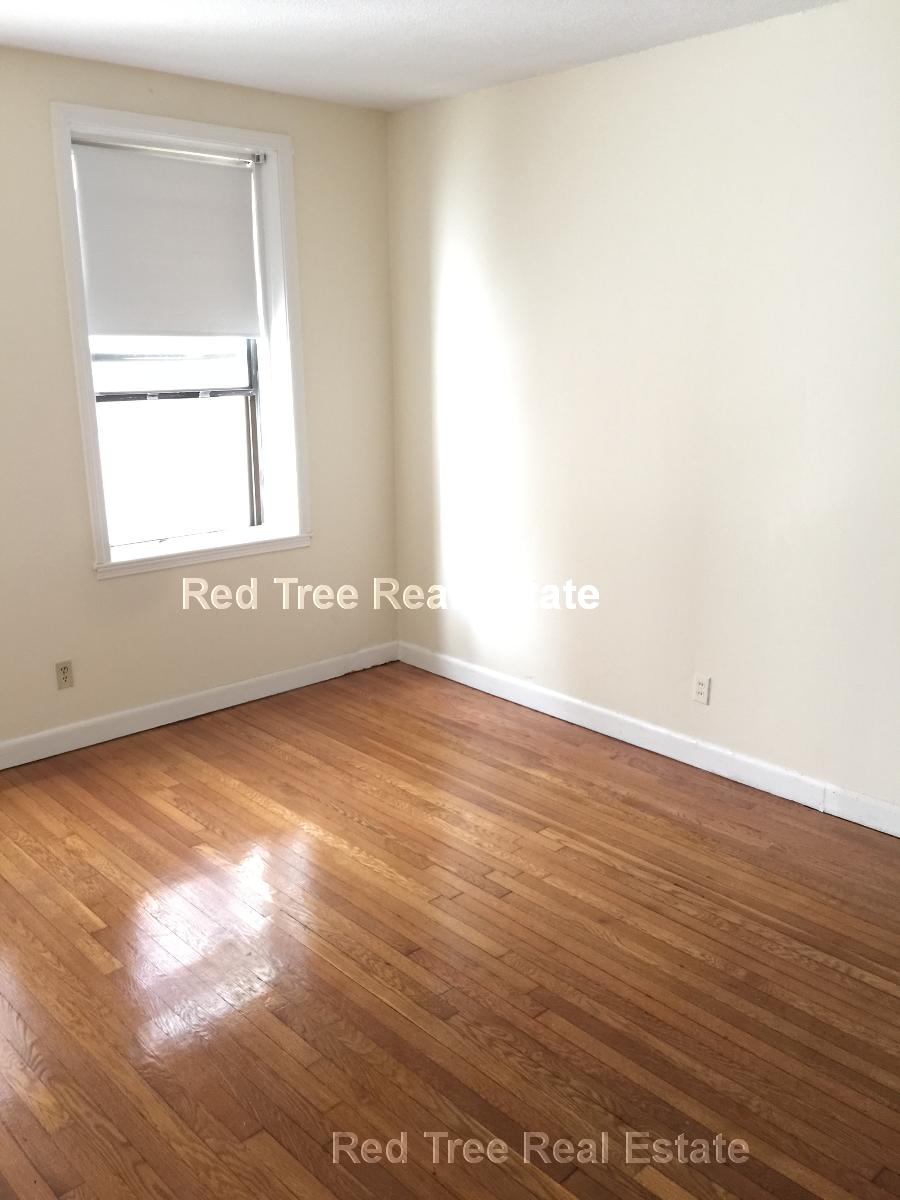 3 bed, 1.5 bath apartment for rent at 1133 Commonwealth Ave Unit 8, Allston — photo 4 of 9