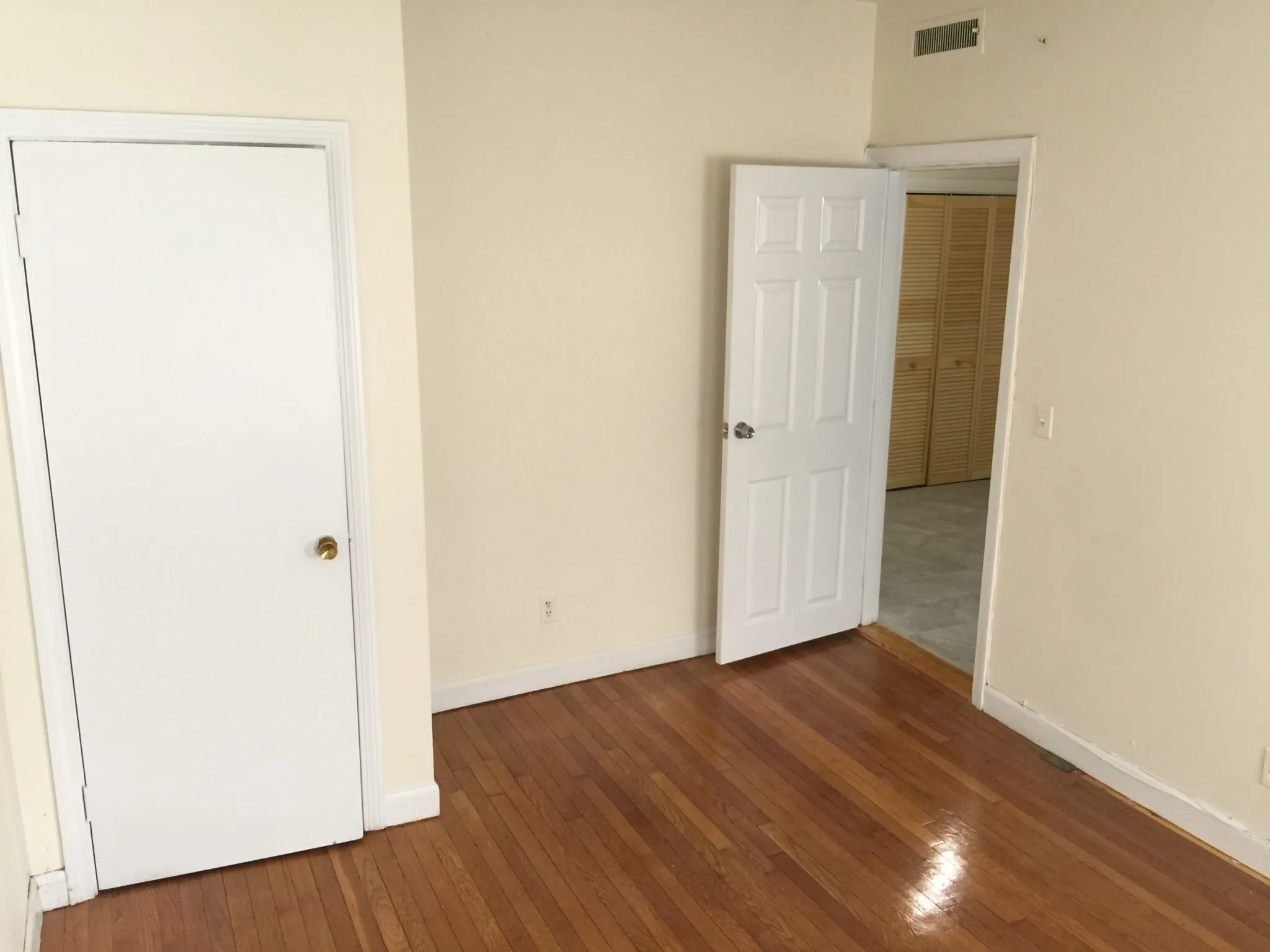 3 bed, 1.5 bath apartment for rent at 1135 Commonwealth Ave Unit 2, Brighton — photo 4 of 7