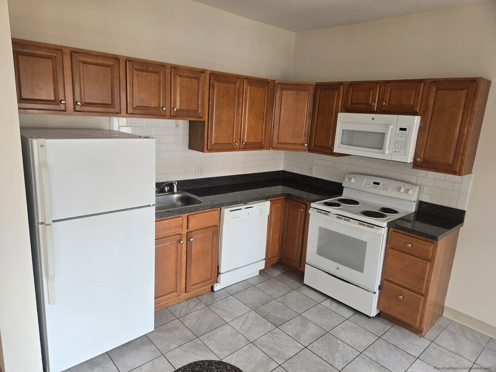 3 bed, 1.5 bath apartment for rent at 1135 Commonwealth Ave Unit 4, Allston — photo 9 of 13