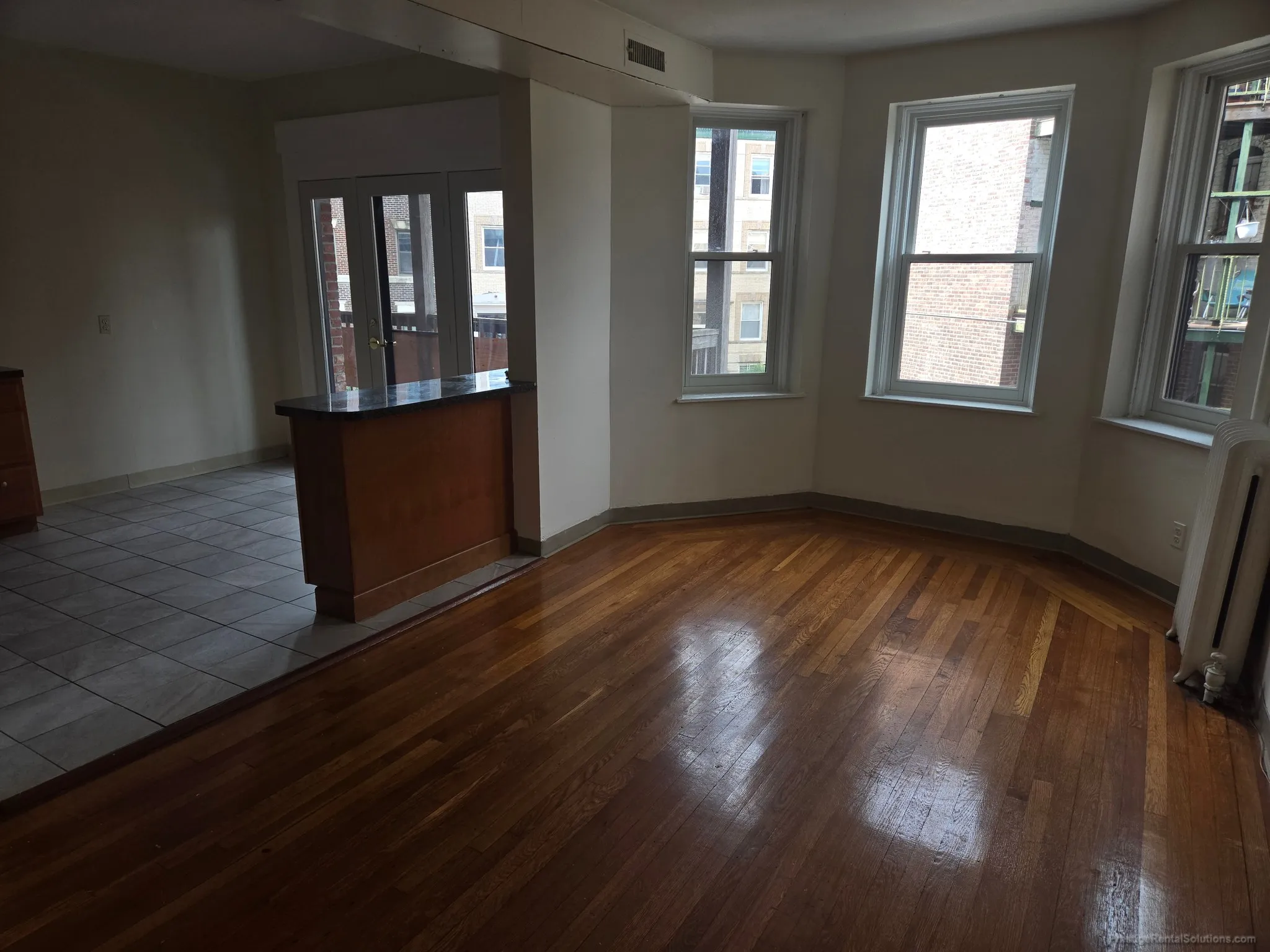 3 bed, 1.5 bath apartment for rent at 1135 Commonwealth Ave Unit 4, Allston — photo 2 of 13