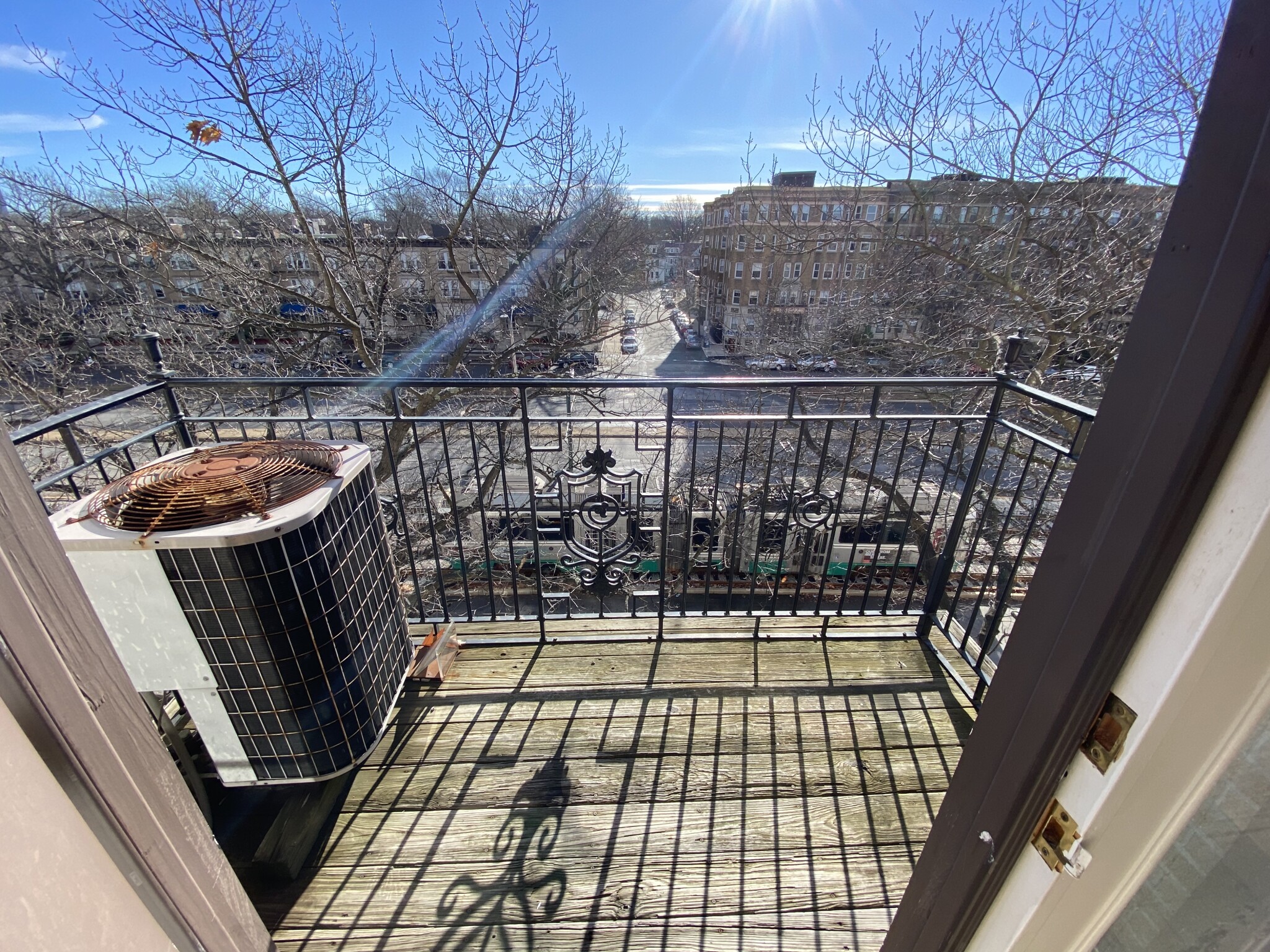 3 bed, 1.5 bath apartment for rent at 1135 Commonwealth Ave Unit 5, Allston — photo 3 of 17