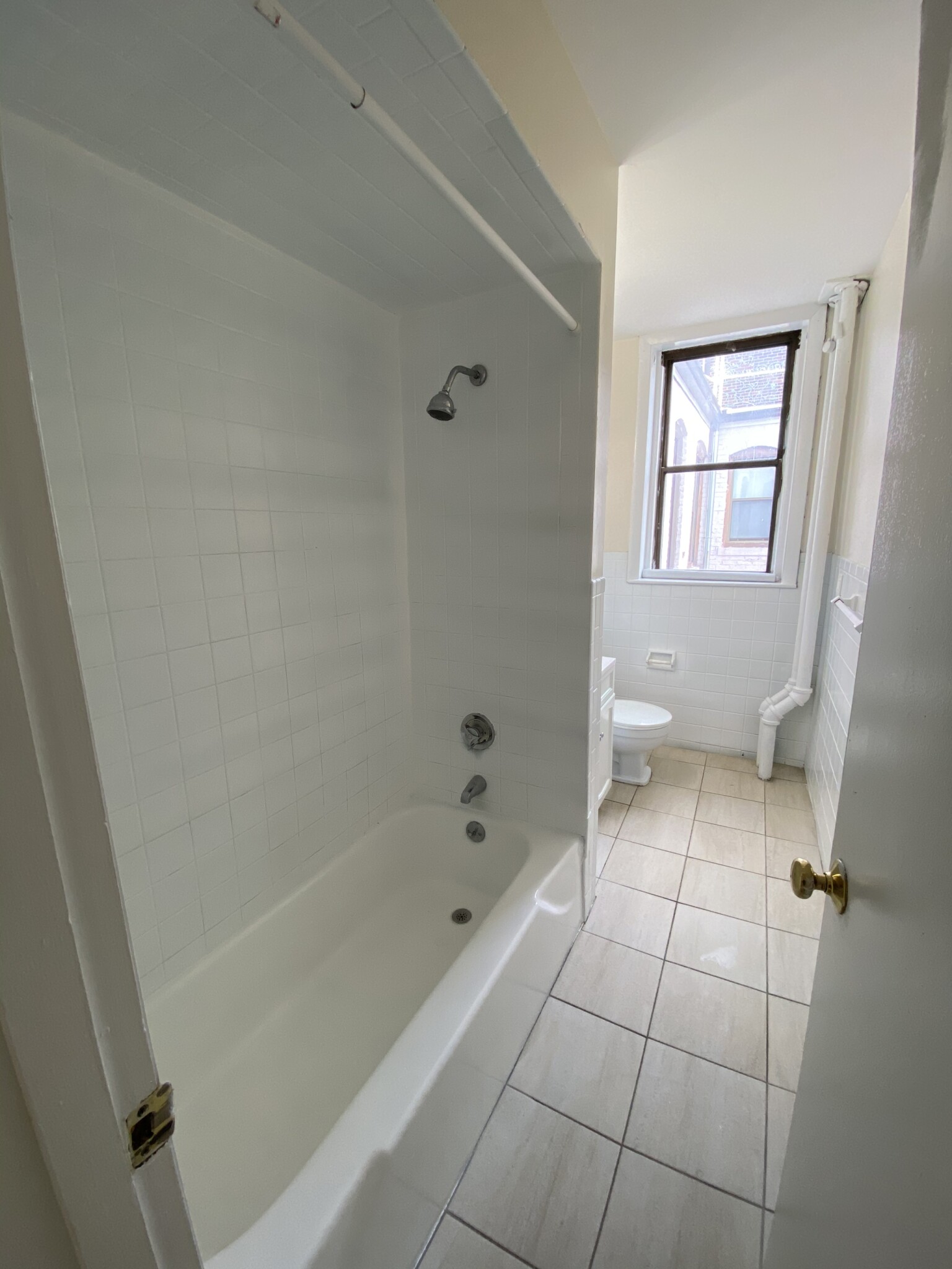 3 bed, 1.5 bath apartment for rent at 1135 Commonwealth Ave Unit 5, Allston — photo 10 of 17