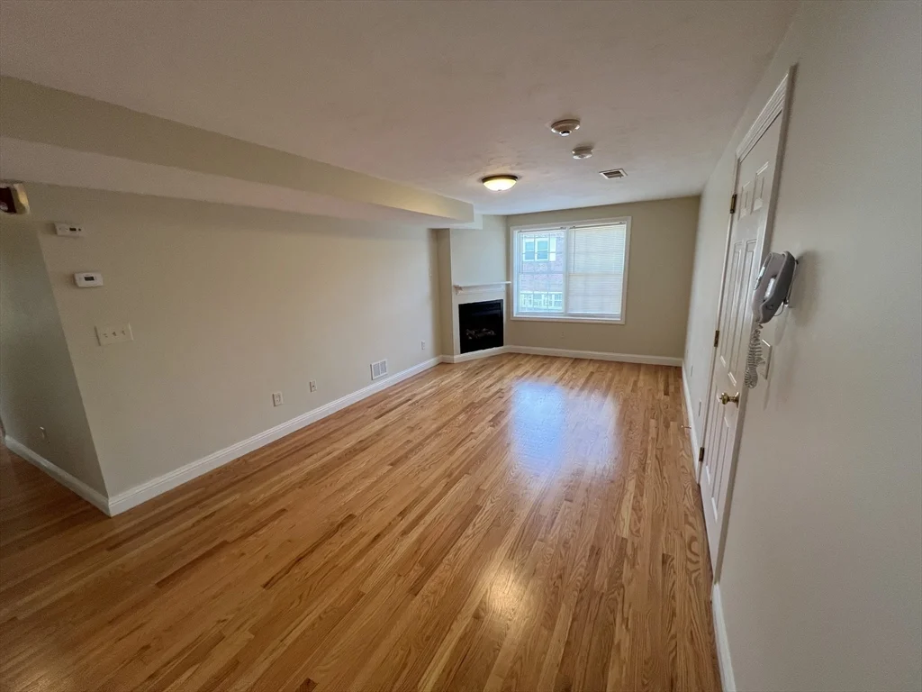 3 bed, 1 bath apartment for rent at 1135 Washington St Unit 1, Norwood — photo 3 of 18
