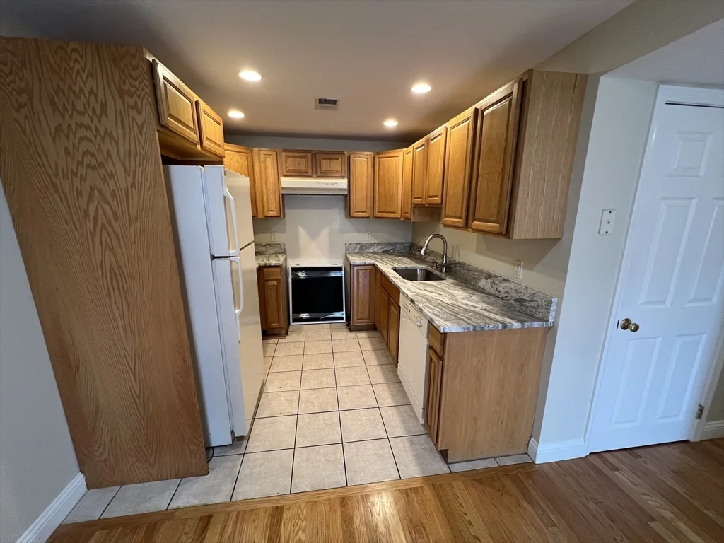 3 bed, 1 bath apartment for rent at 1135 Washington St Unit 1, Norwood — photo 6 of 18