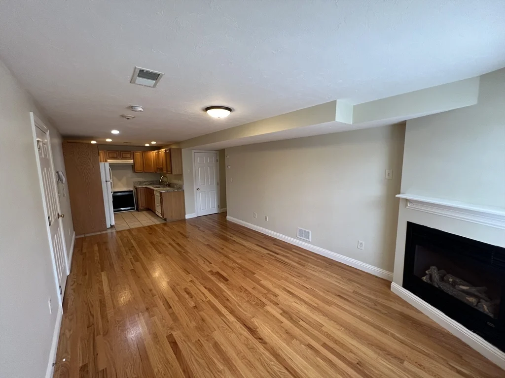 3 bed, 1 bath apartment for rent at 1135 Washington St Unit 1, Norwood — photo 4 of 18