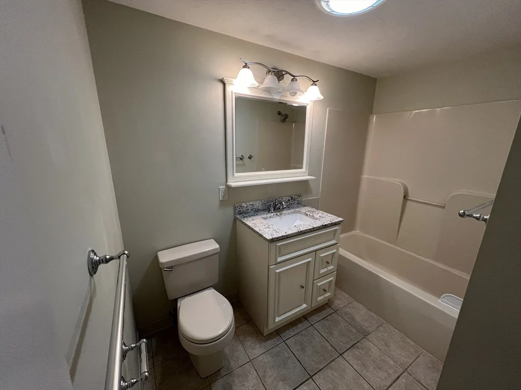 3 bed, 1 bath apartment for rent at 1135 Washington St Unit 1, Norwood — photo 9 of 18