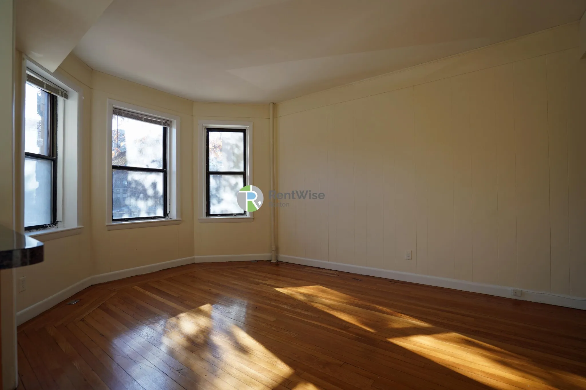 2 bed, 1 bath apartment for rent at 1137 Commonwealth Ave Unit 1, Brighton — photo 2 of 15
