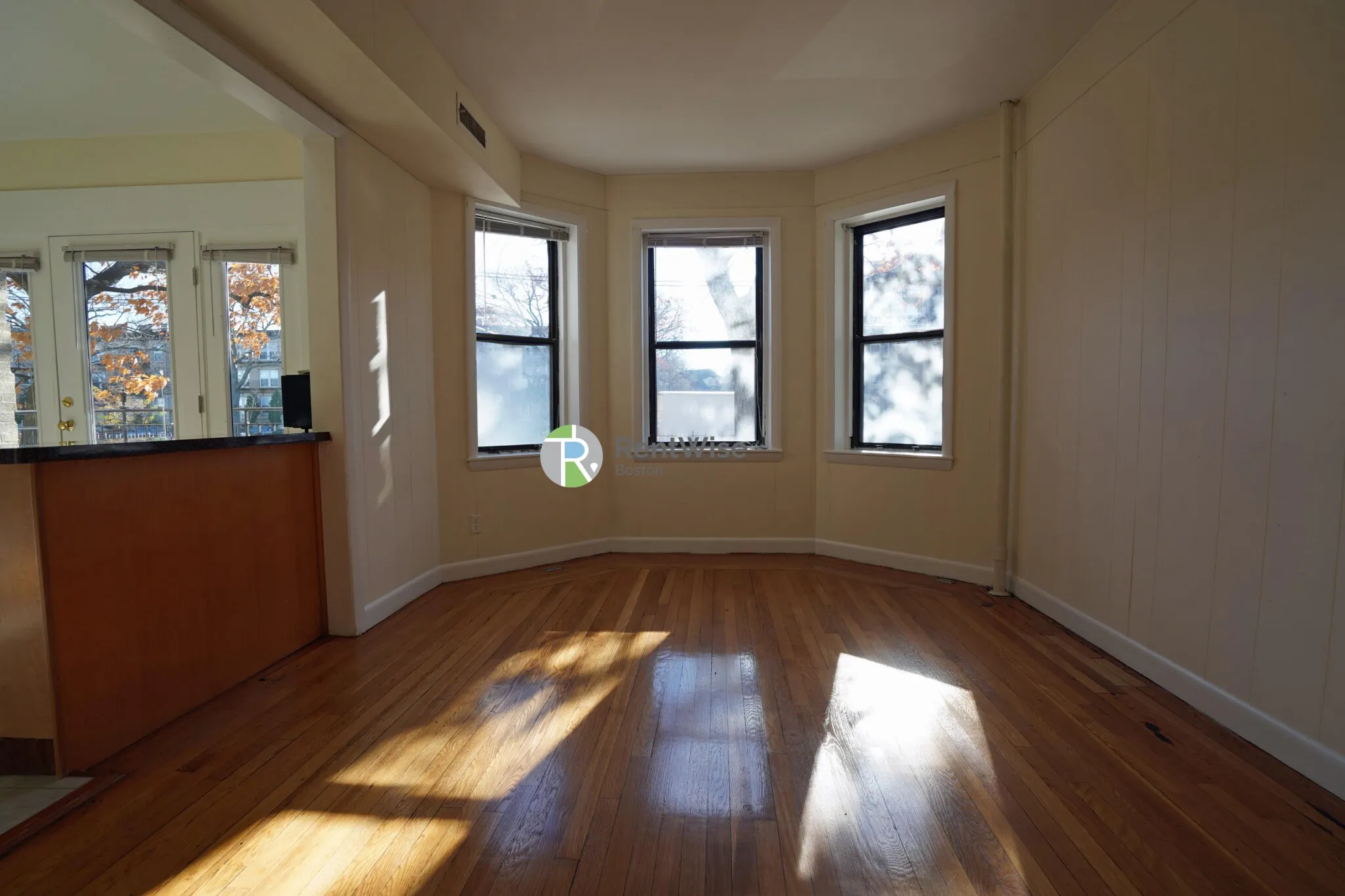 2 bed, 1 bath apartment for rent at 1137 Commonwealth Ave Unit 1, Brighton — photo 1 of 15