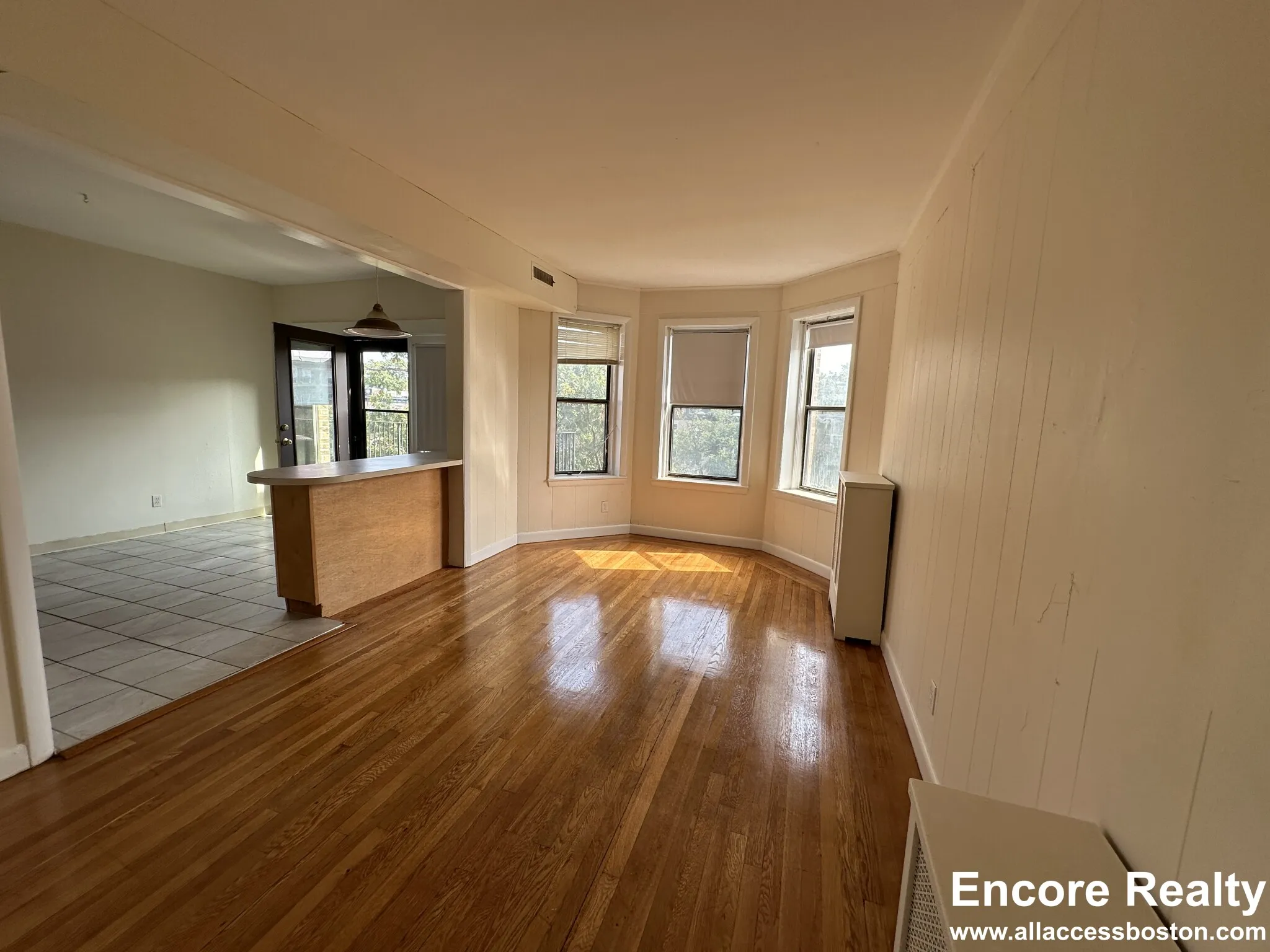 3 bed, 1.5 bath apartment for rent at 1137 Commonwealth Ave Unit 7, Brighton — photo 1 of 13