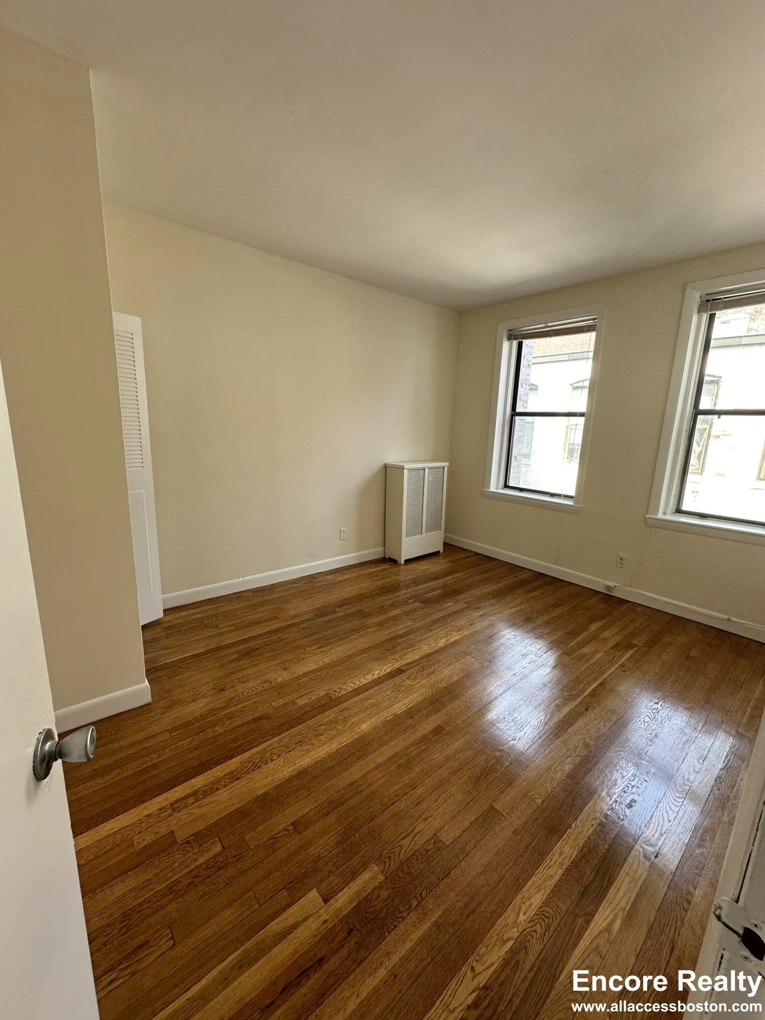 3 bed, 1.5 bath apartment for rent at 1137 Commonwealth Ave Unit 7, Brighton — photo 8 of 13