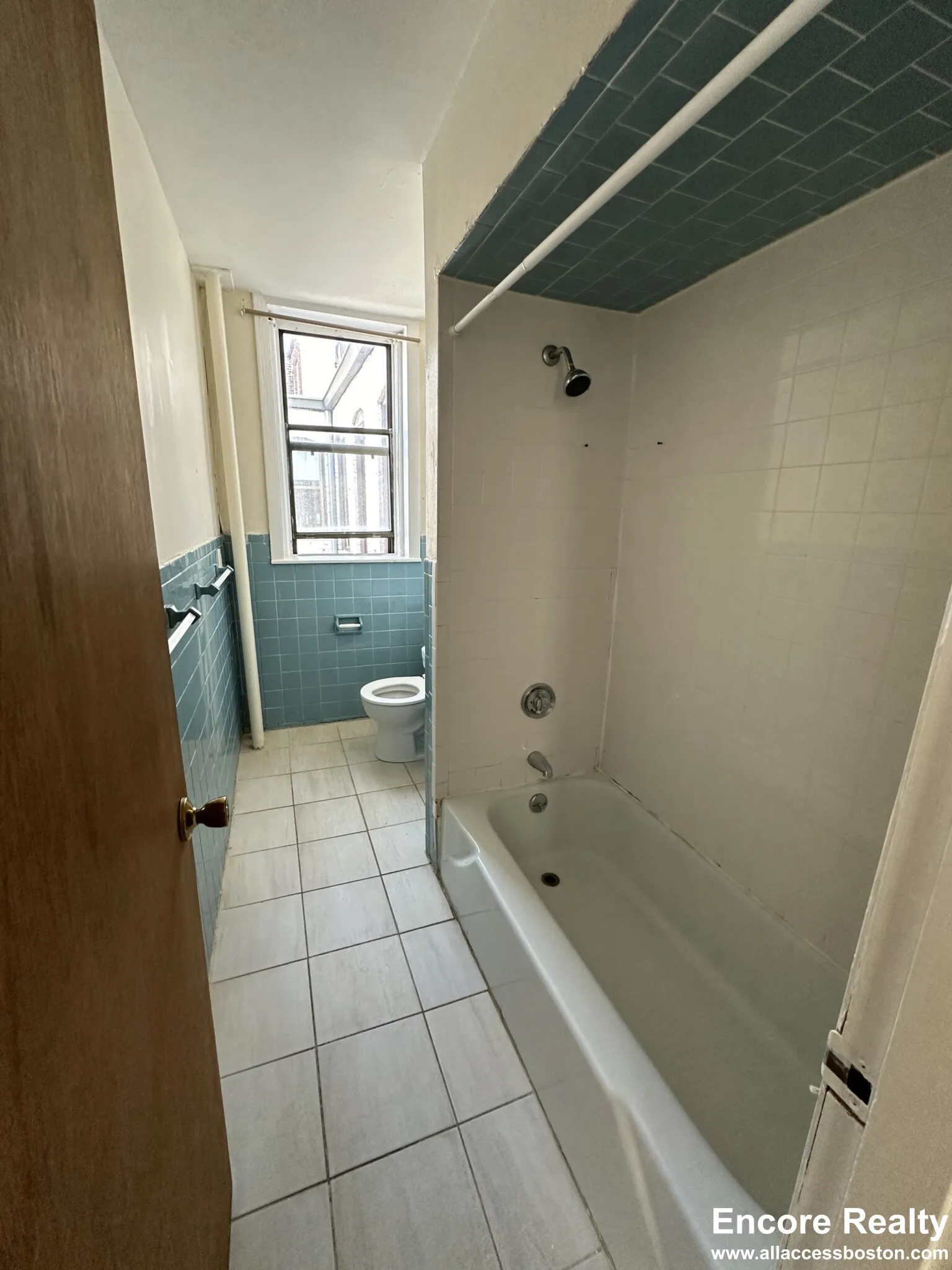 3 bed, 1.5 bath apartment for rent at 1137 Commonwealth Ave Unit 7, Brighton — photo 7 of 13